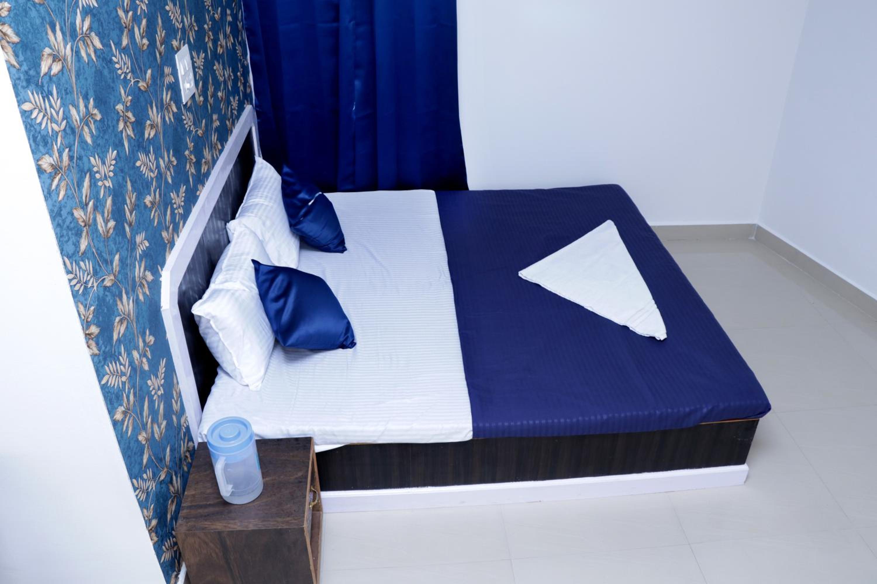 Deluxe Double Room - Photo 33