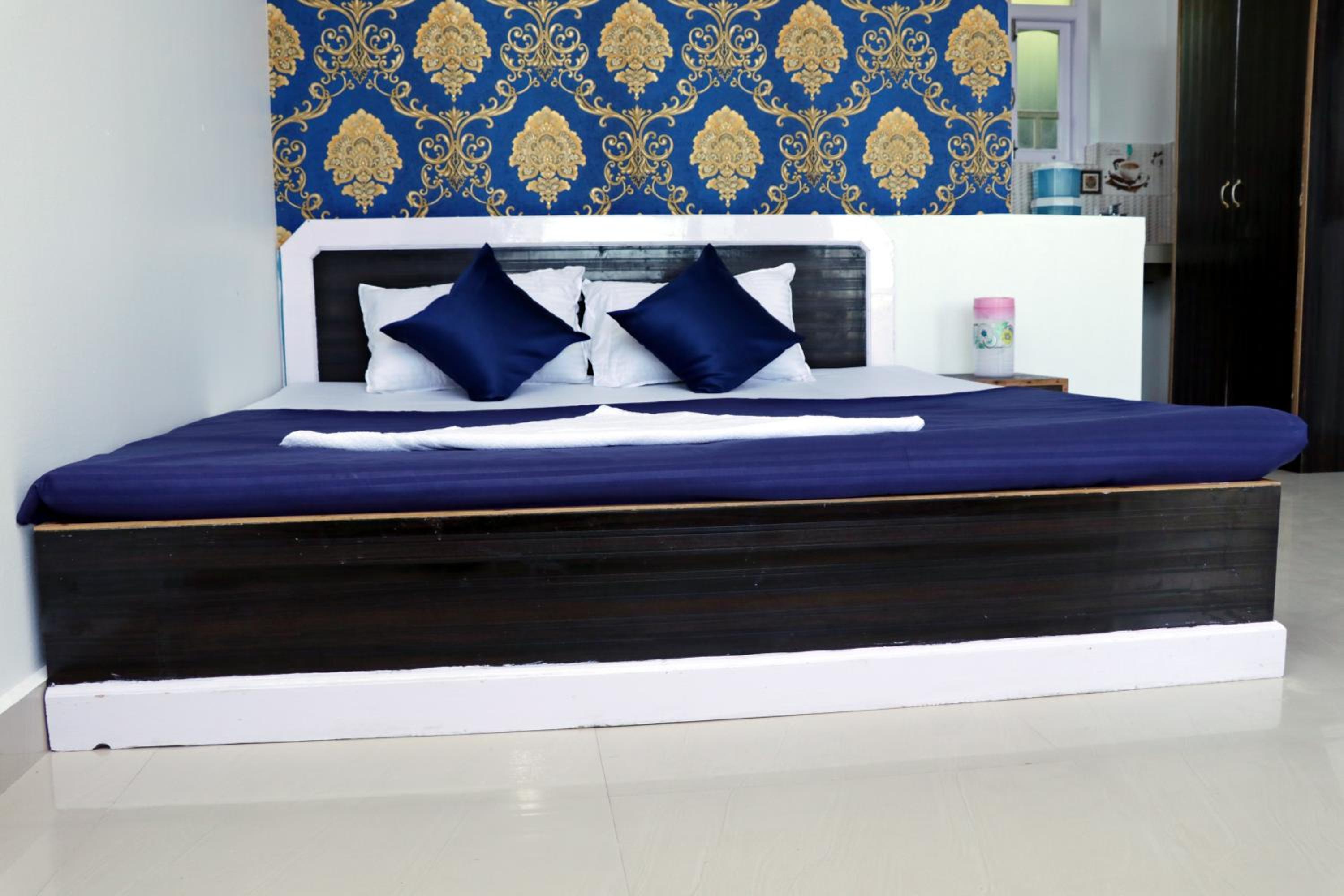 Deluxe Double Room - Photo 15
