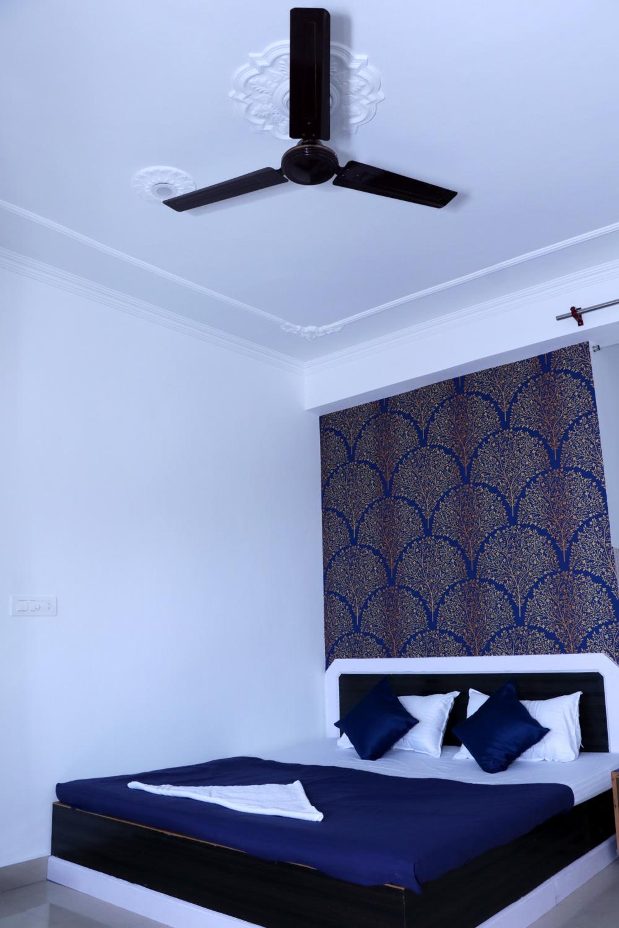 Deluxe Double Room - Photo 14