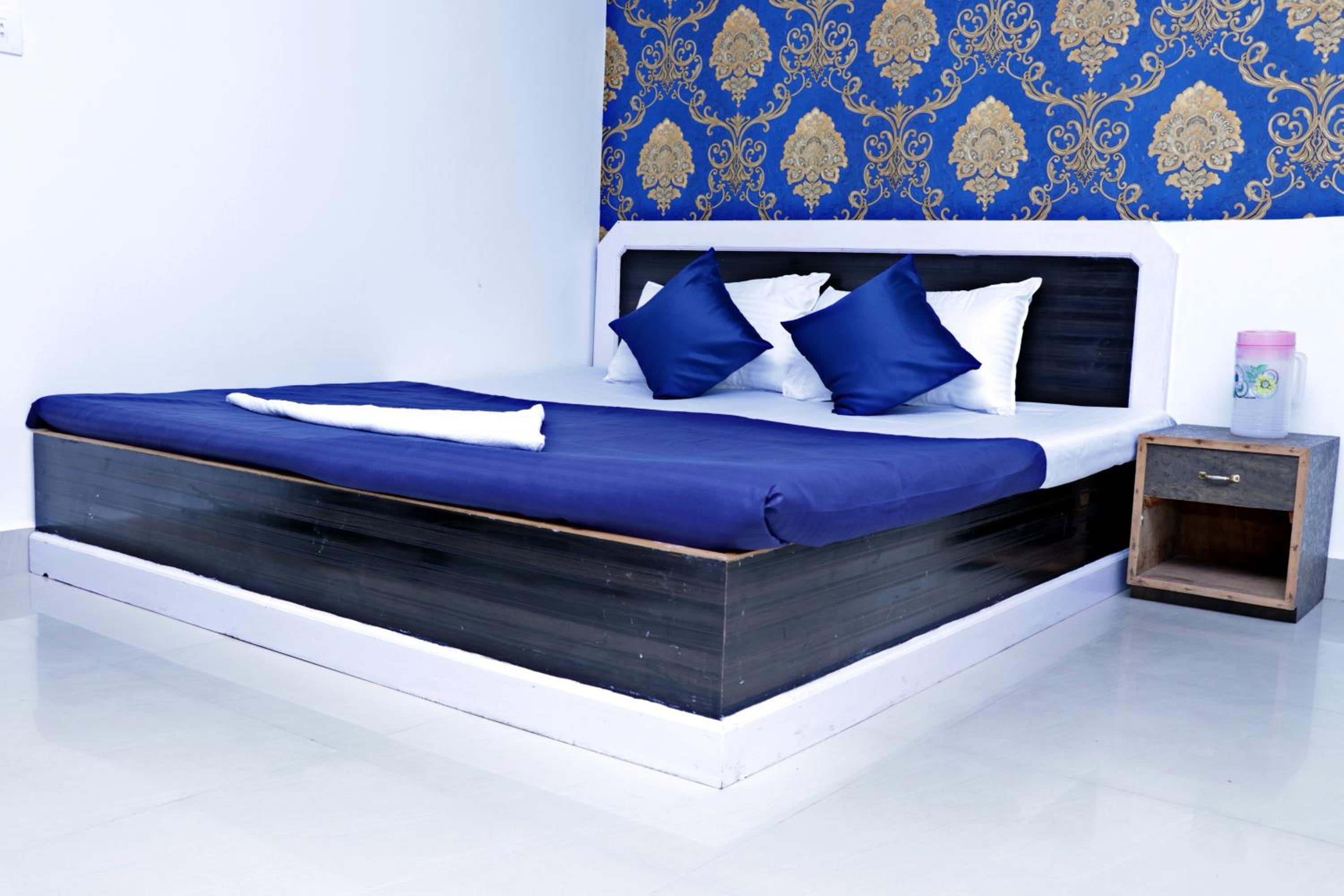 Deluxe Double Room - Photo 11