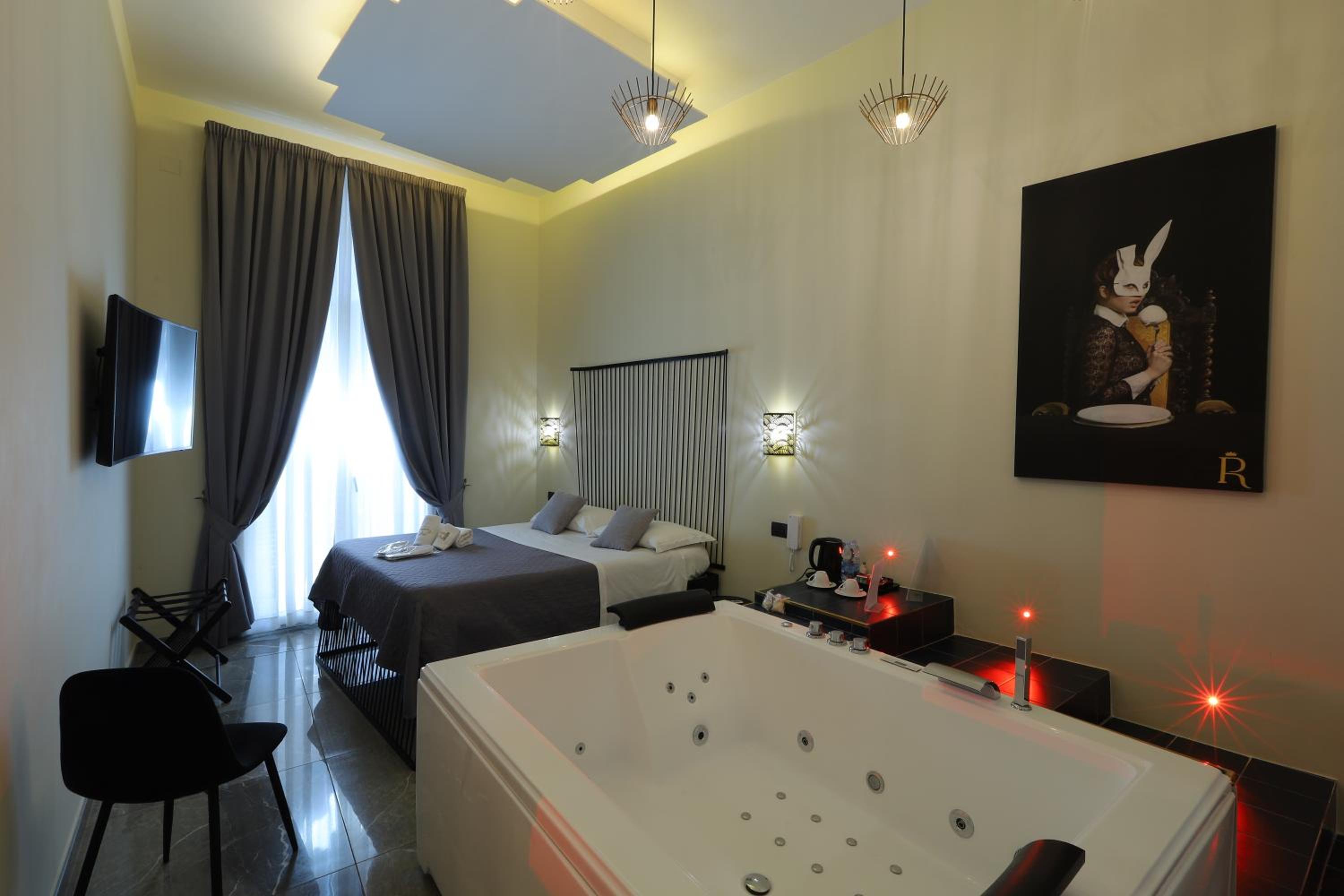 Queen Suite with Spa Bath