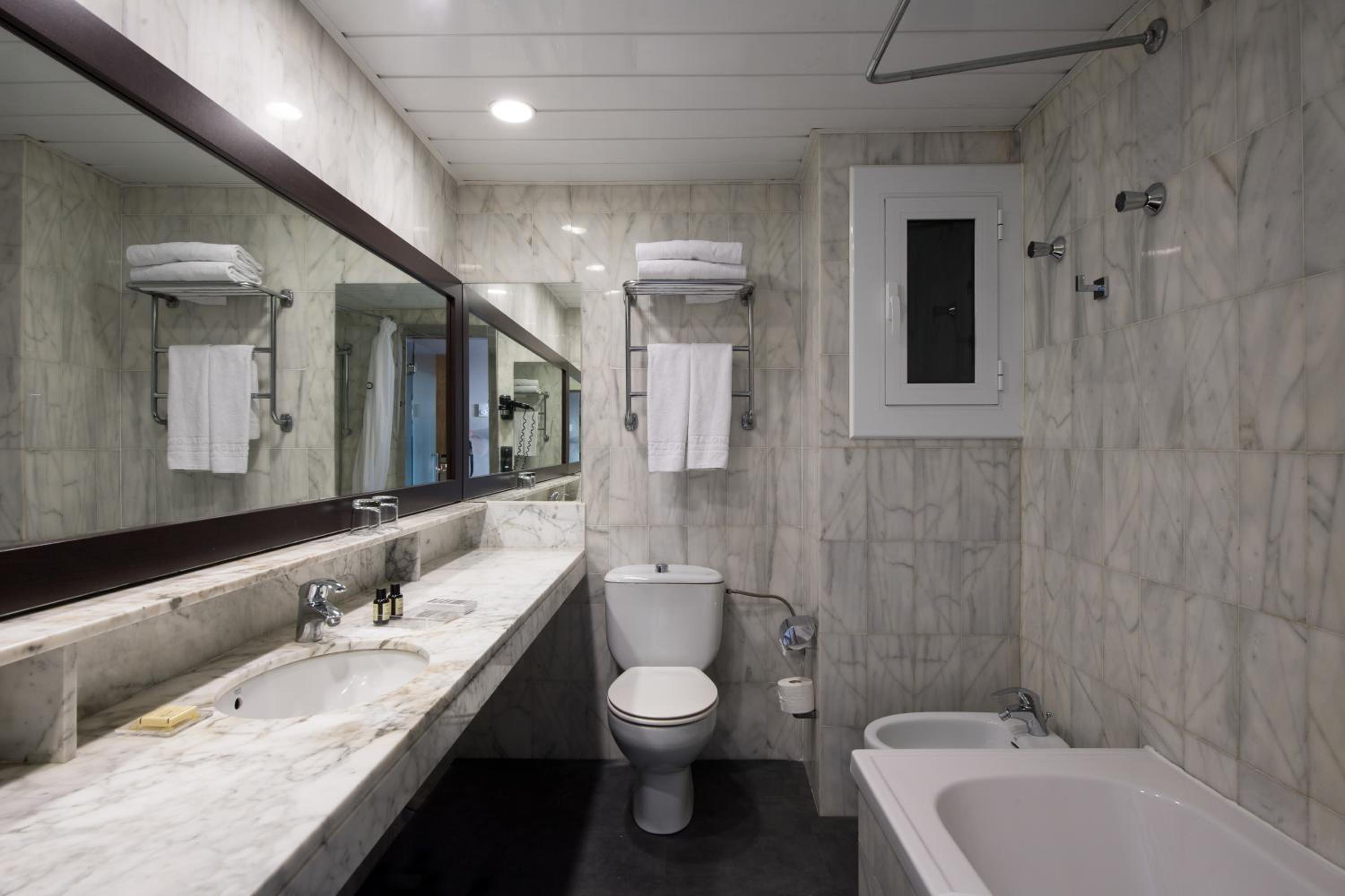 Triple Room (2 Adults + 1 Child) photo 3