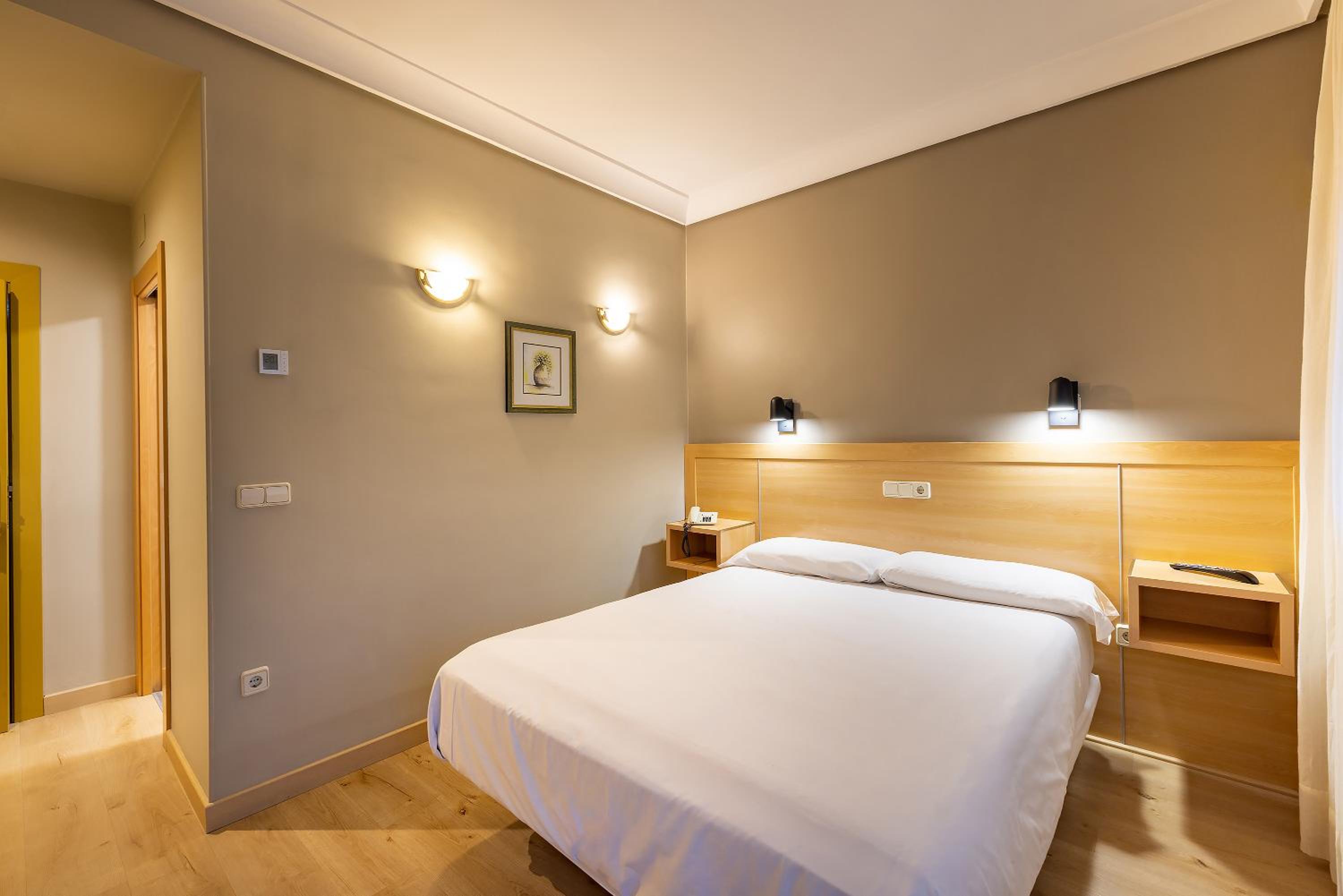 Single Room - Photo 1