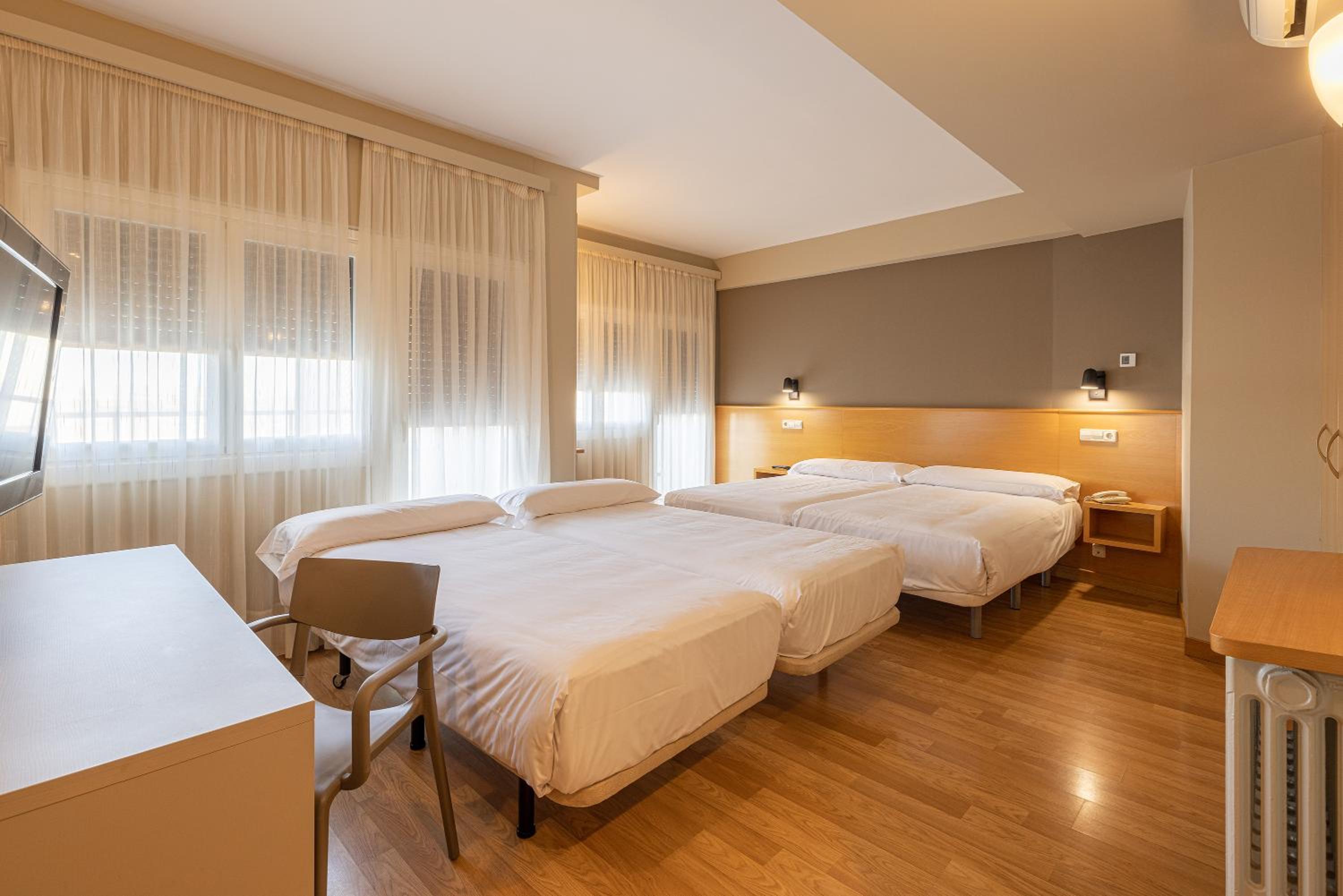 Quadruple Room - Photo 3