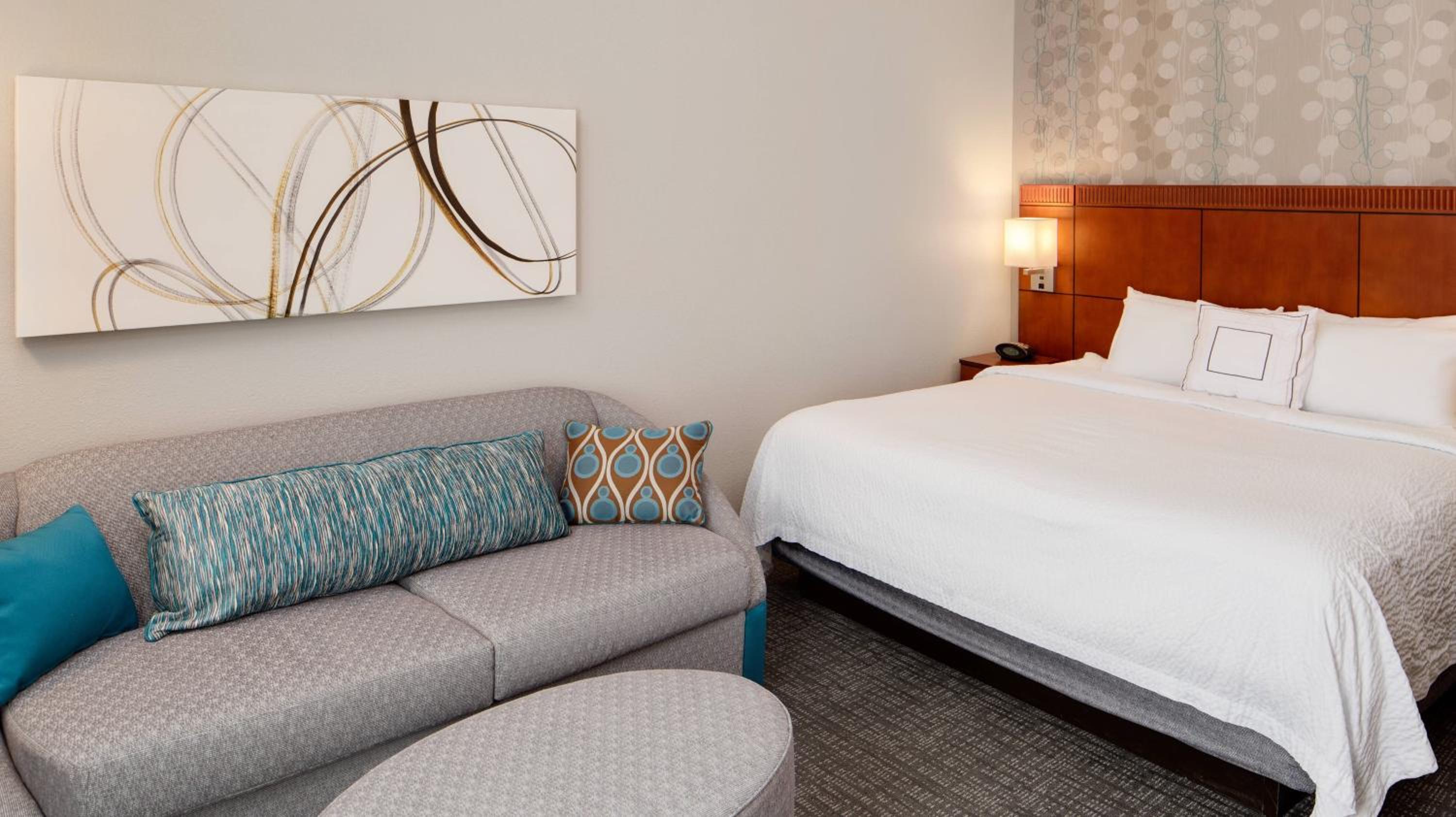 King Room with Sofa Bed - Photo 1