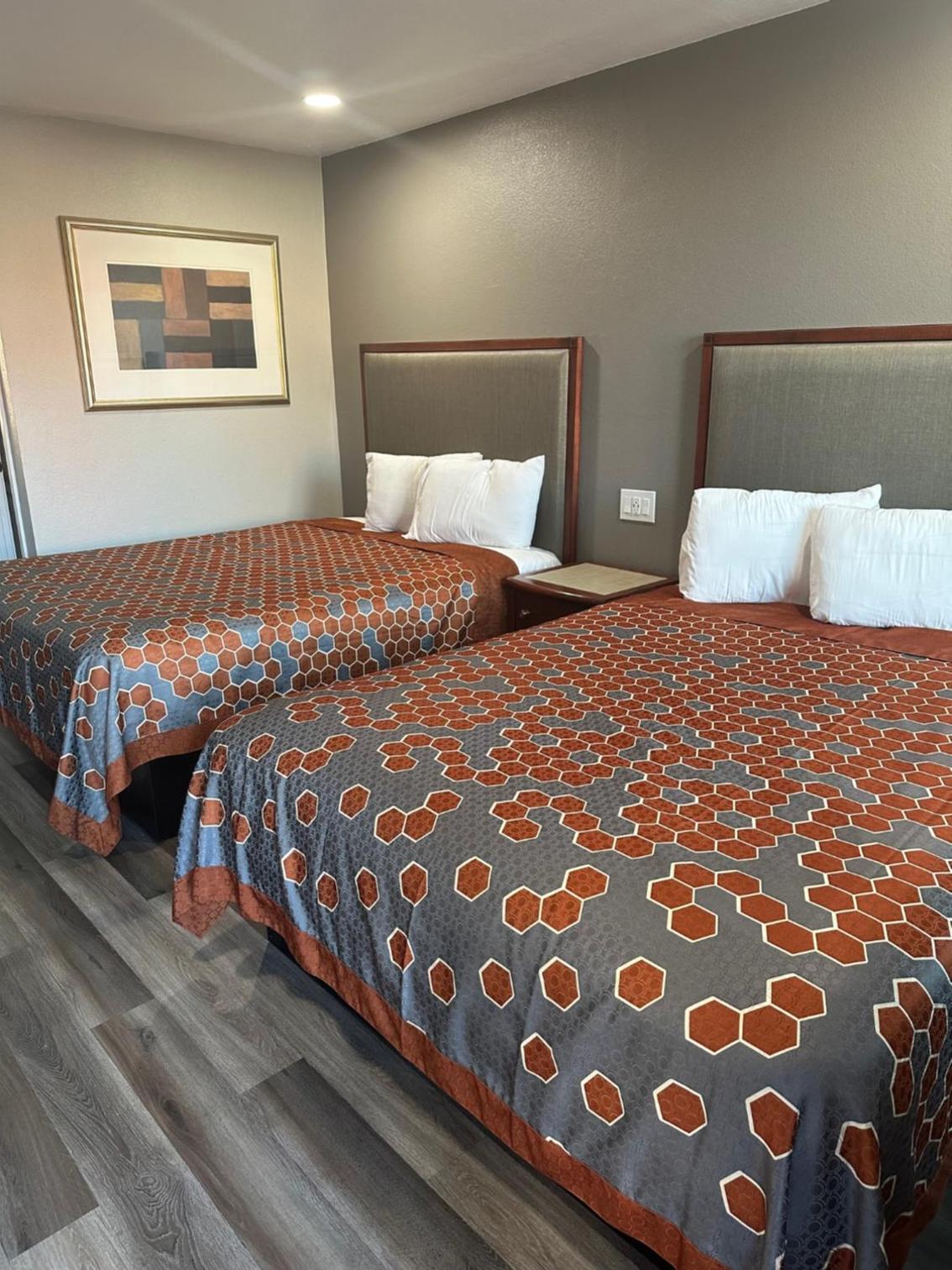 Deluxe Queen Room - Photo 1