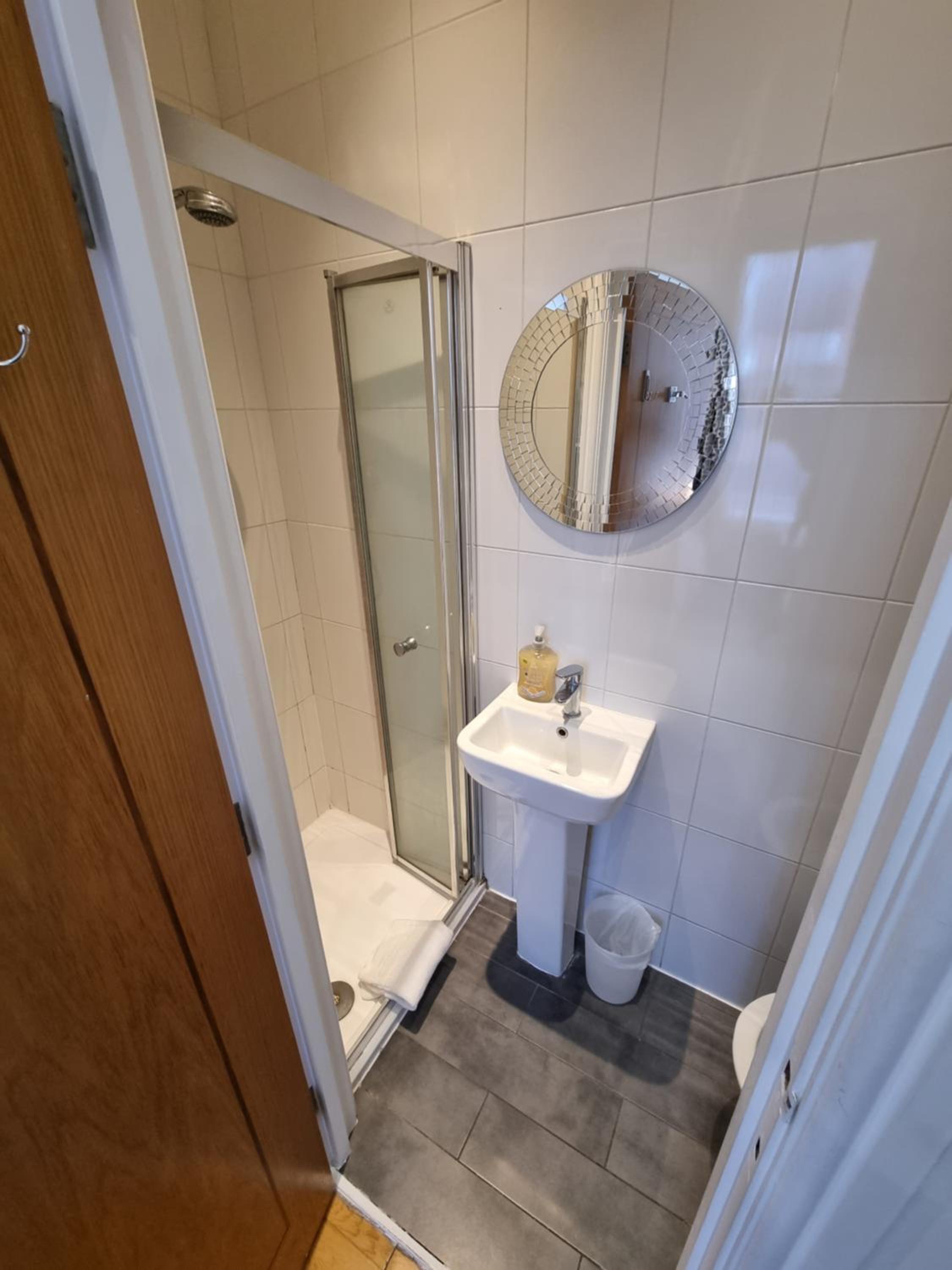 Double or Twin Room with Private Bathroom photo 2
