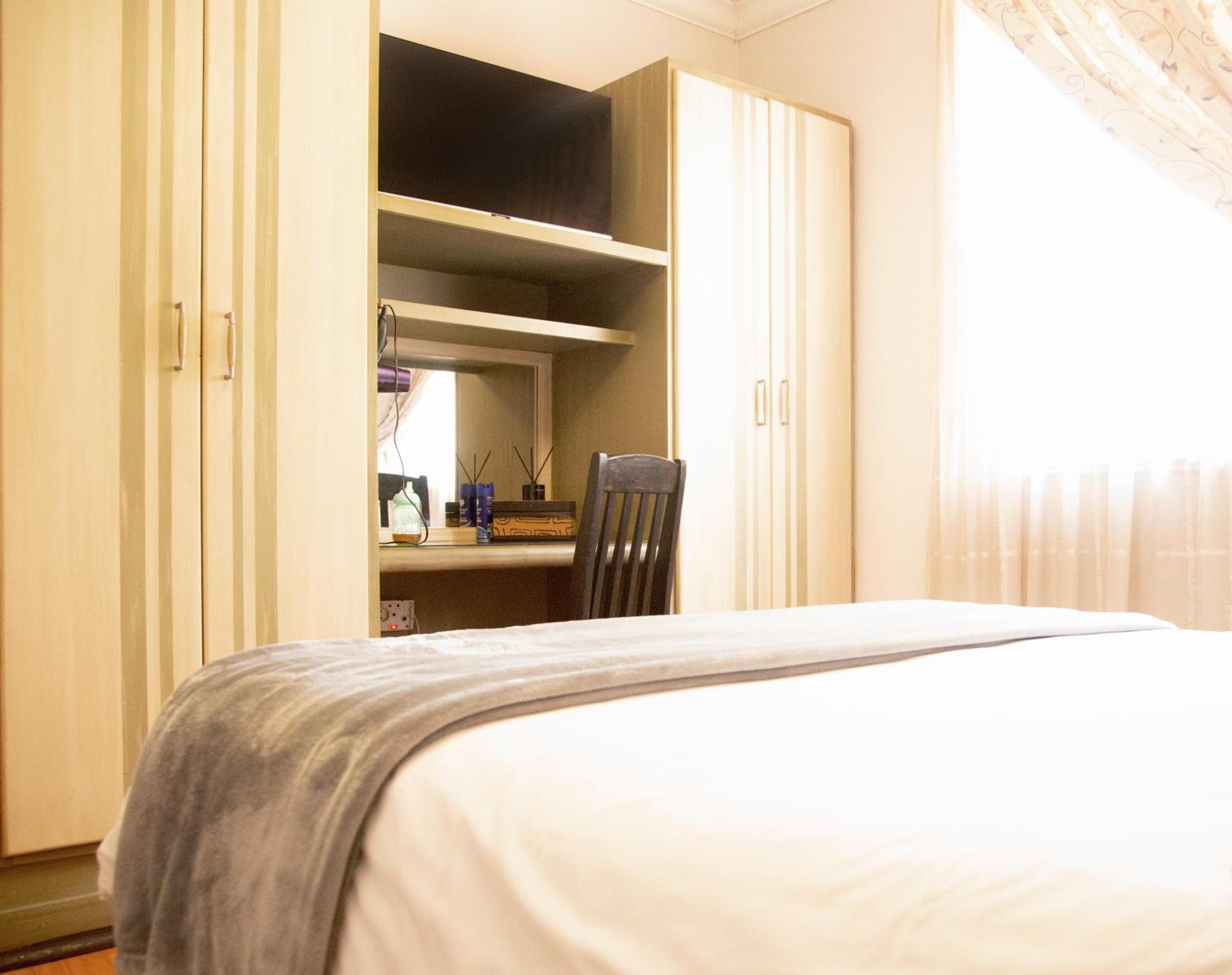 Deluxe Double Room with Shower photo 3