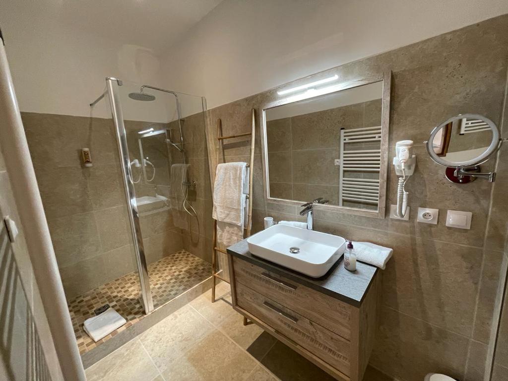 Large Double Room - Photo 2