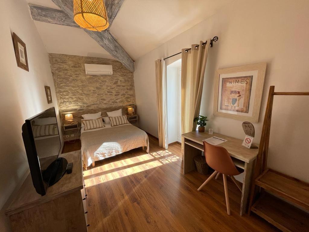 Large Double Room - Photo 3