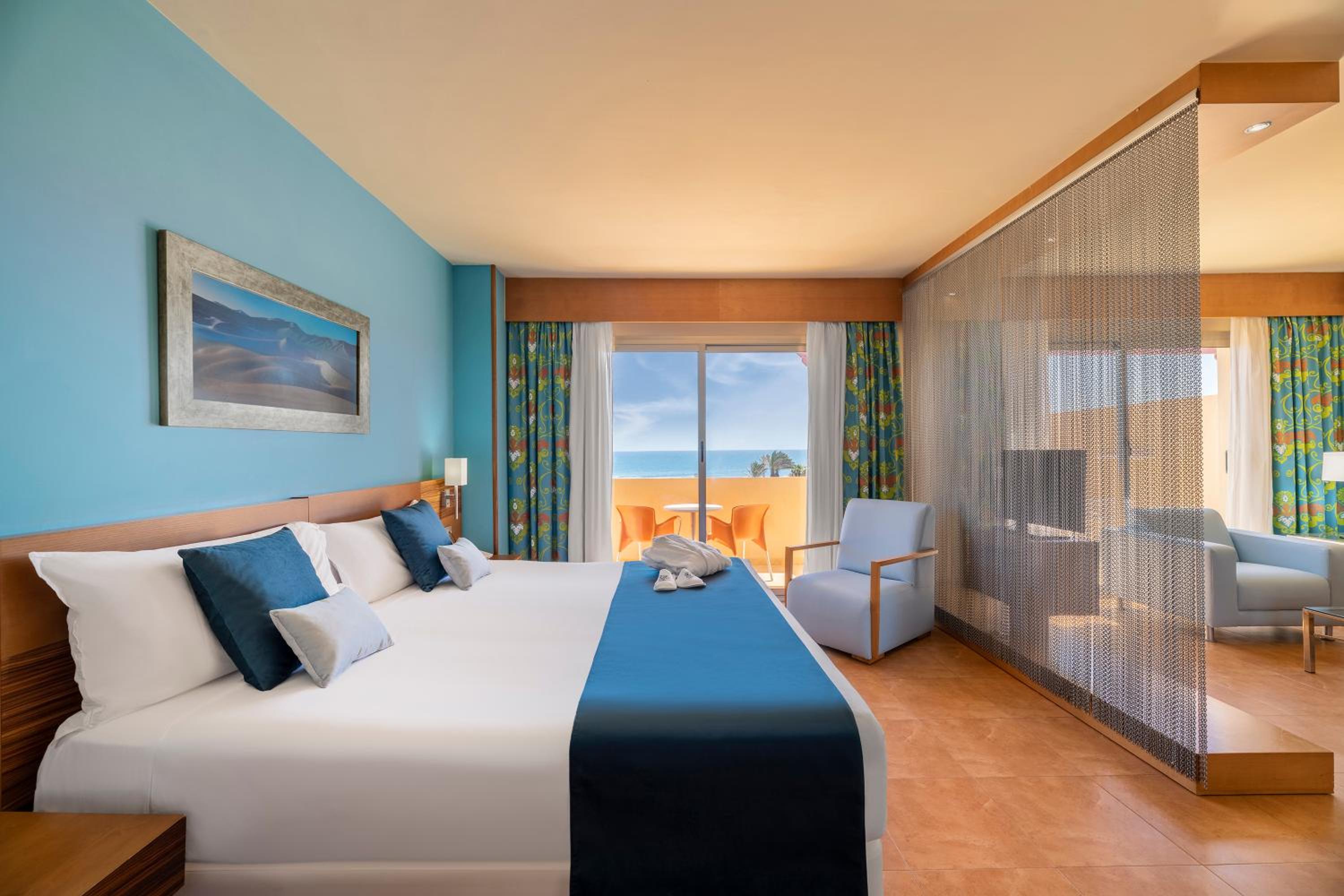 Junior Suite (3 Adults) - Photo 1