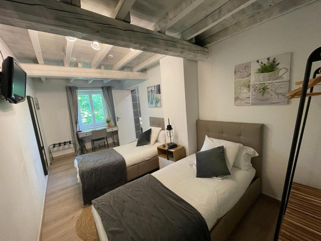 Standard Twin Room - Photo 2