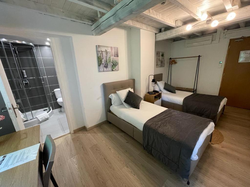 Standard Twin Room - Photo 1