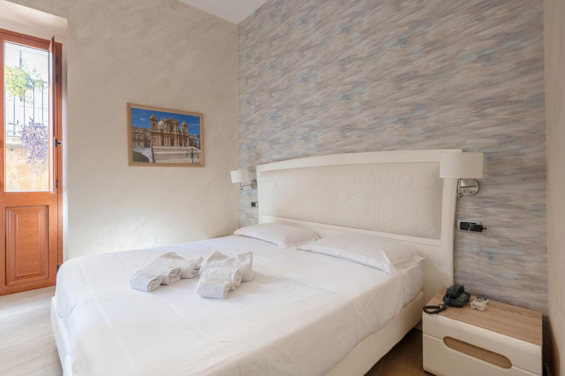 Double Room with Private External Bathroom photo 2