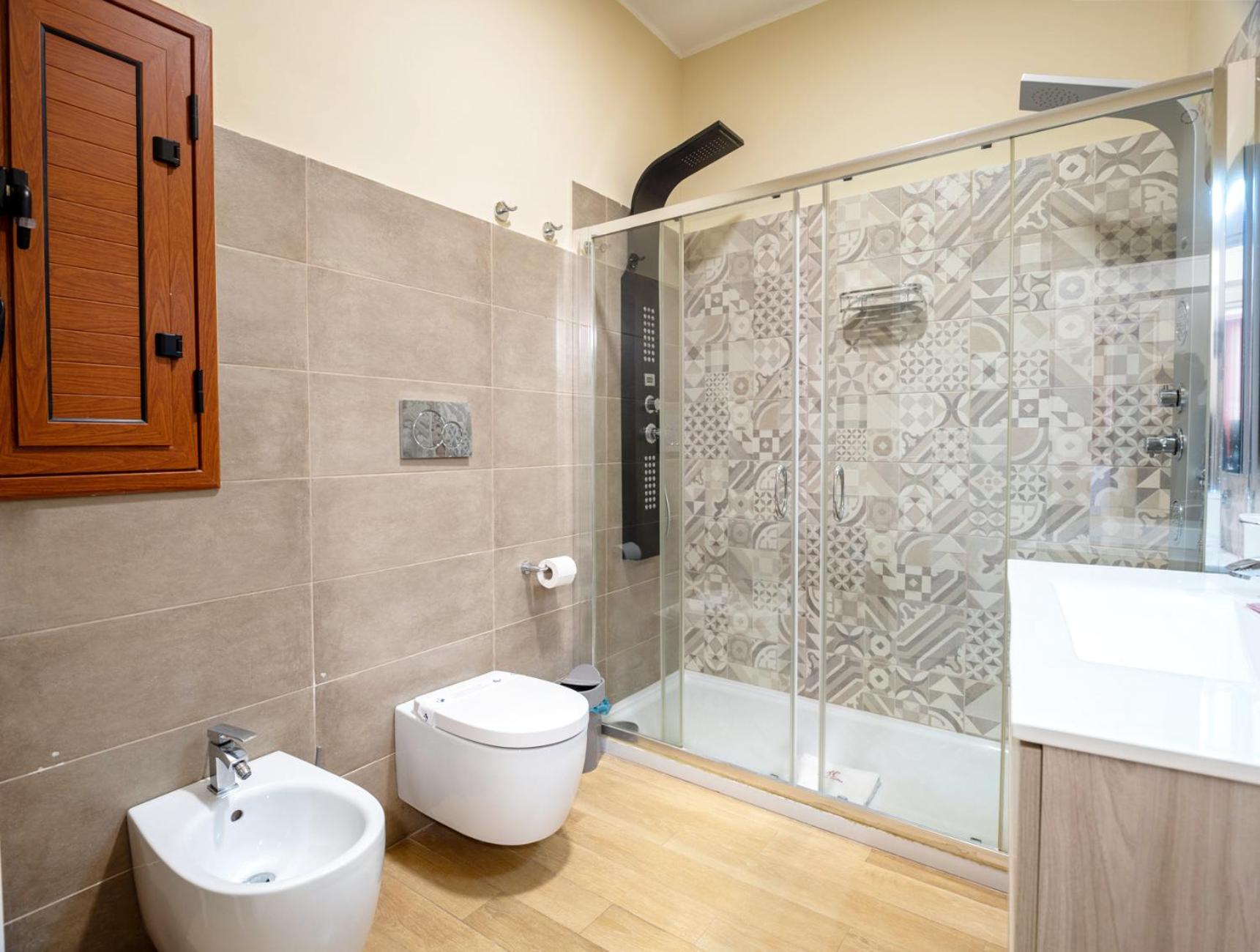 Double Room with Private External Bathroom photo 3