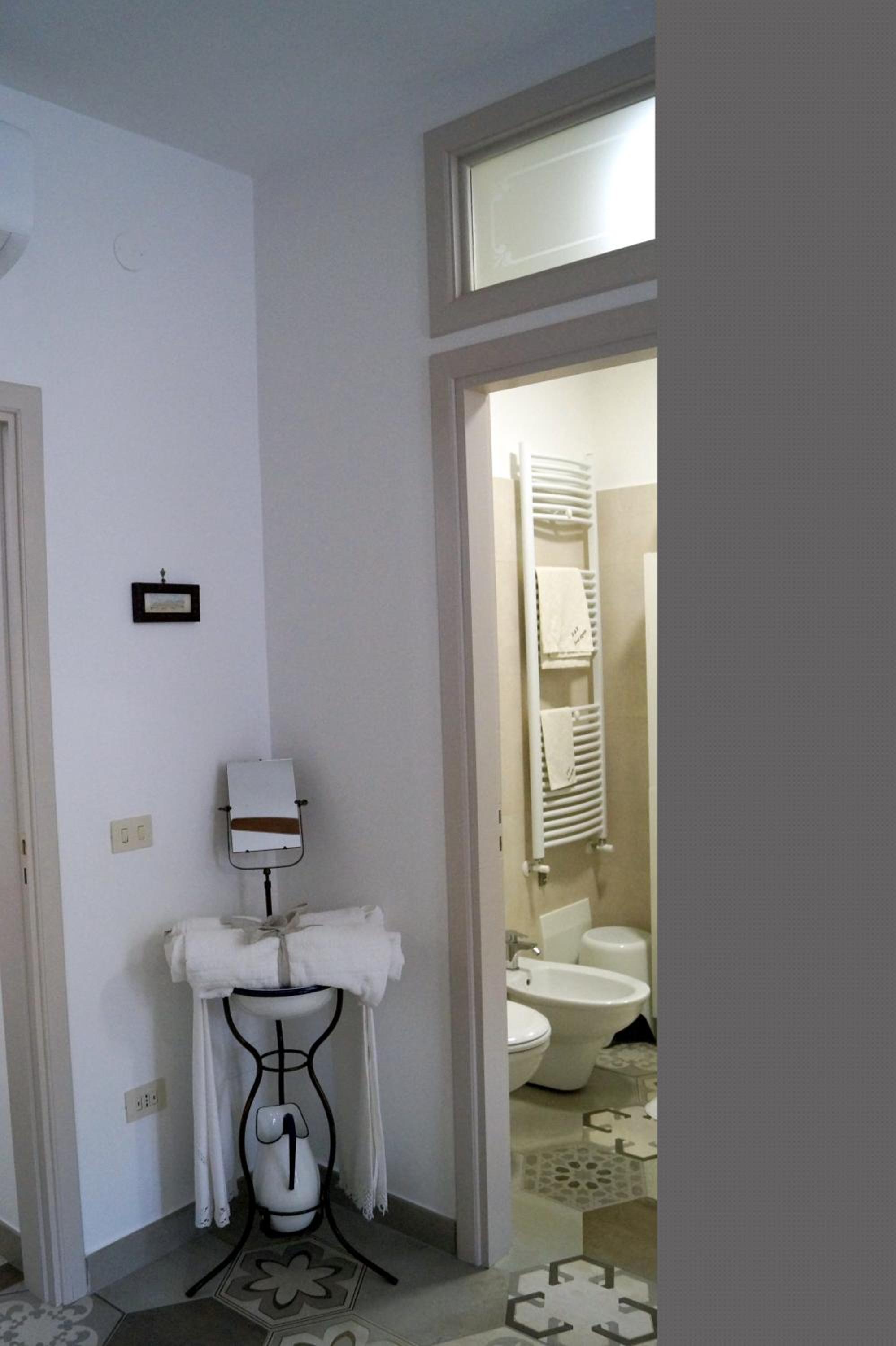 Large Double Room - Photo 17