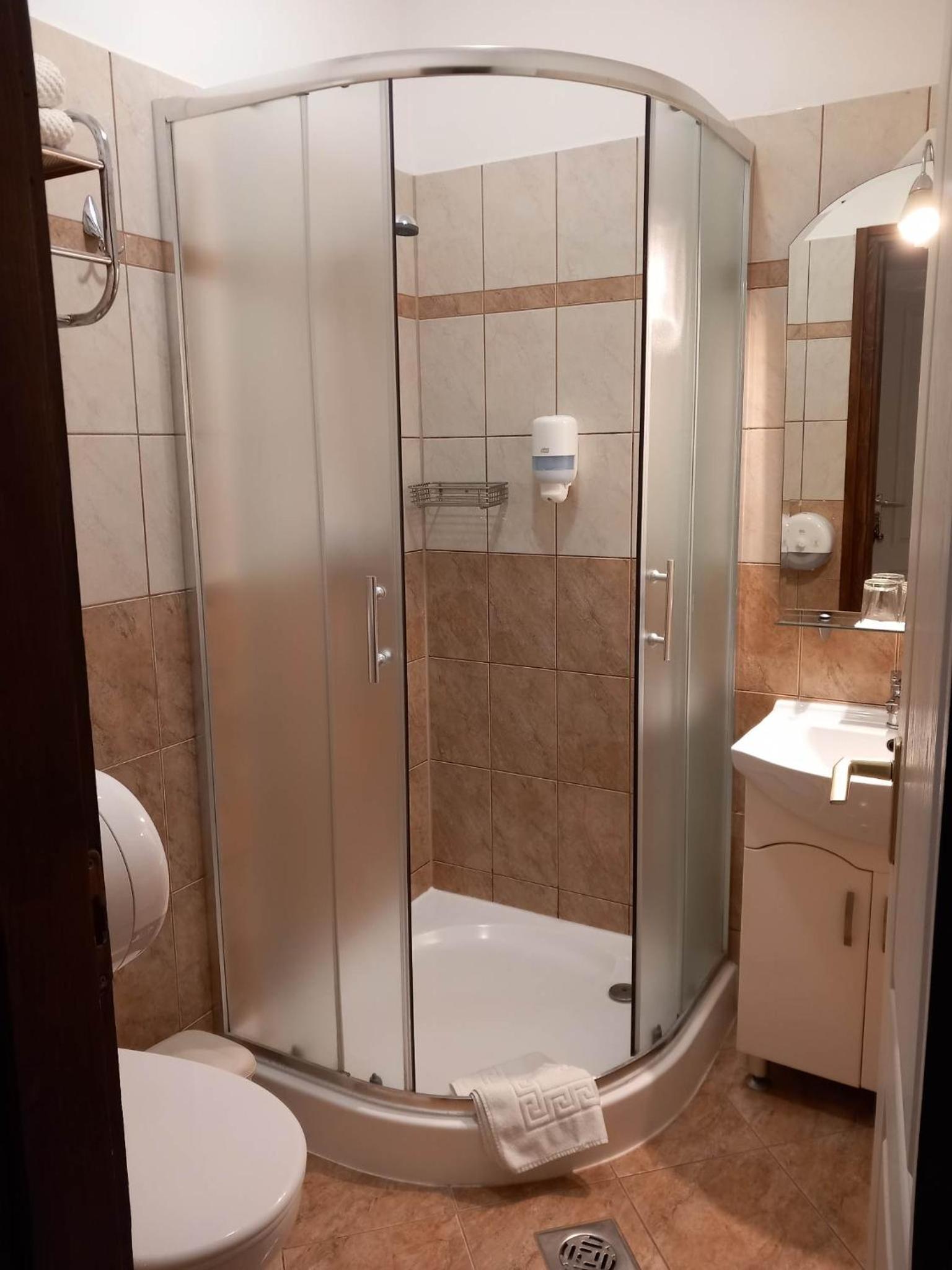 Double or Twin Room - Photo 12