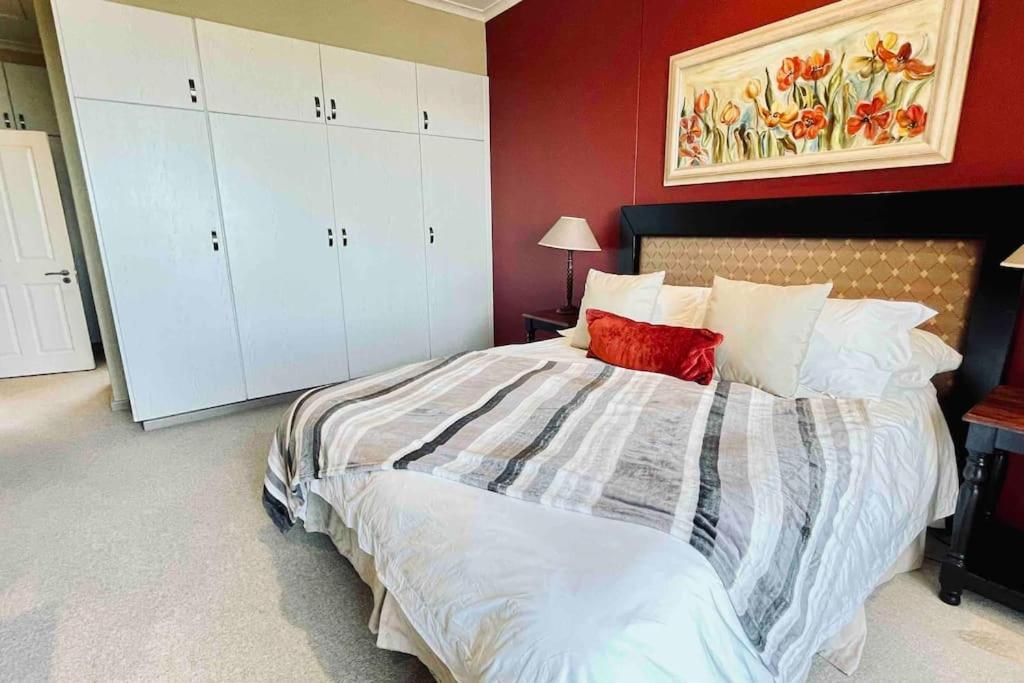 Three-Bedroom Villa photo 1