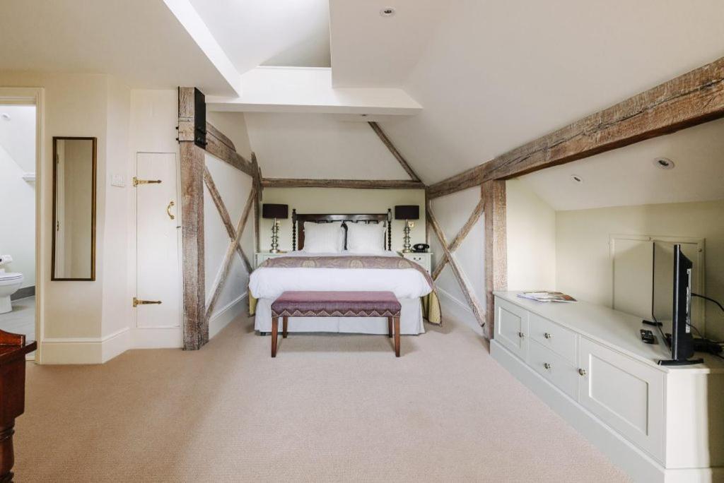 Room 9 – Hanging Fallow Deluxe Double Room