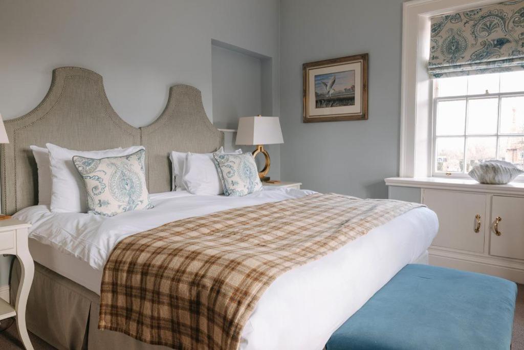 Room 2 – Tutsia Clump Deluxe Double Room
