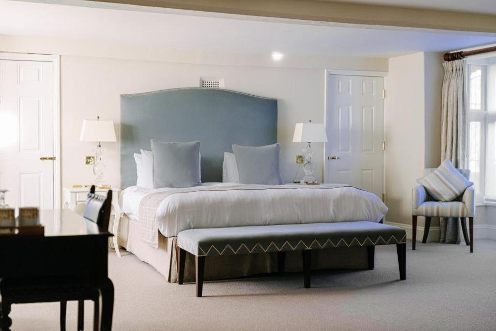 Room 11 – Bush Close Suite