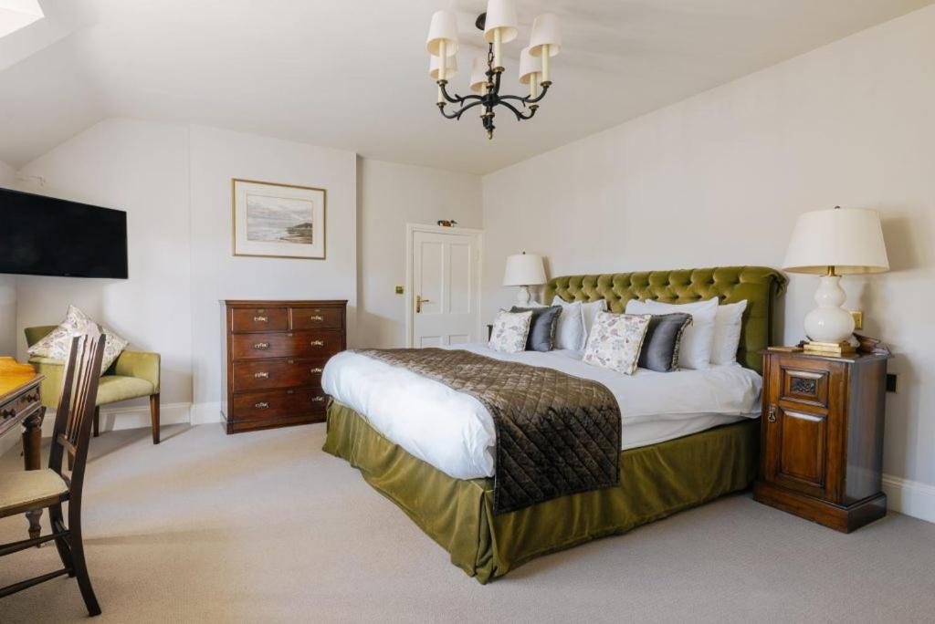 Room 14 – Wilbrahams Suite