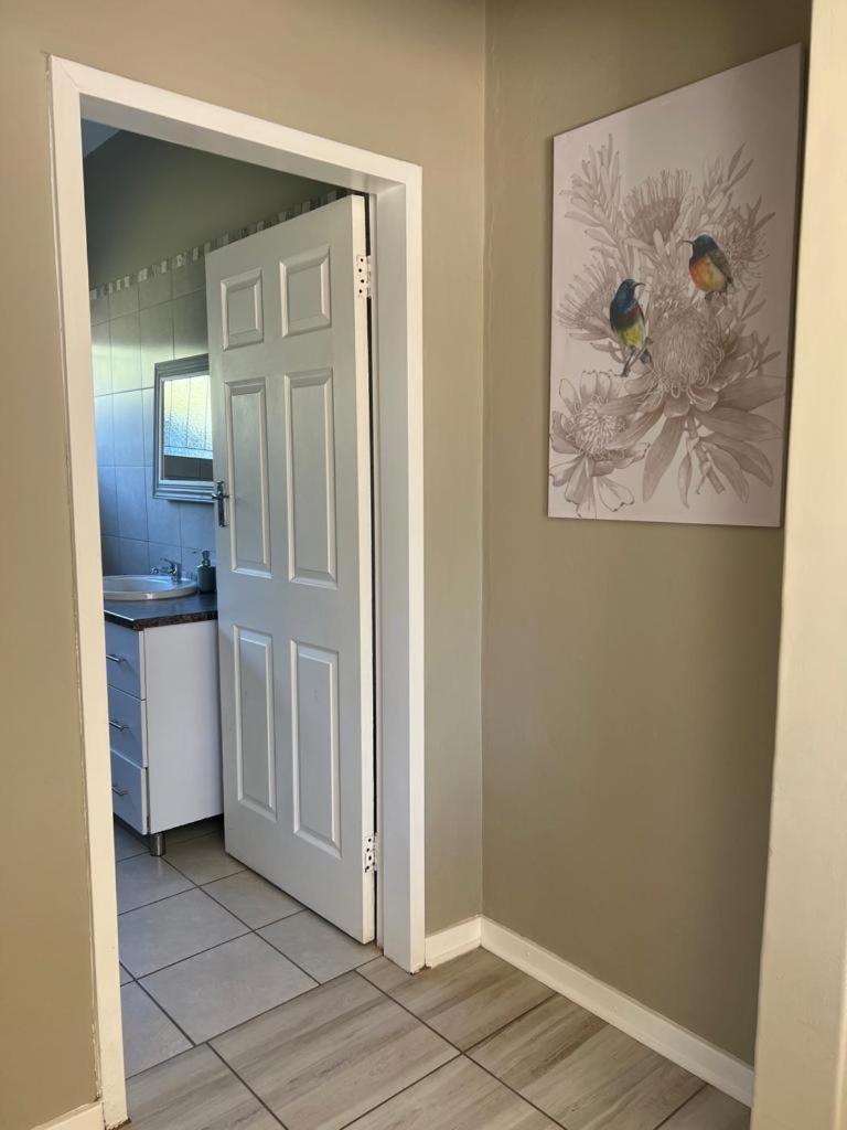Standard King Room photo 2