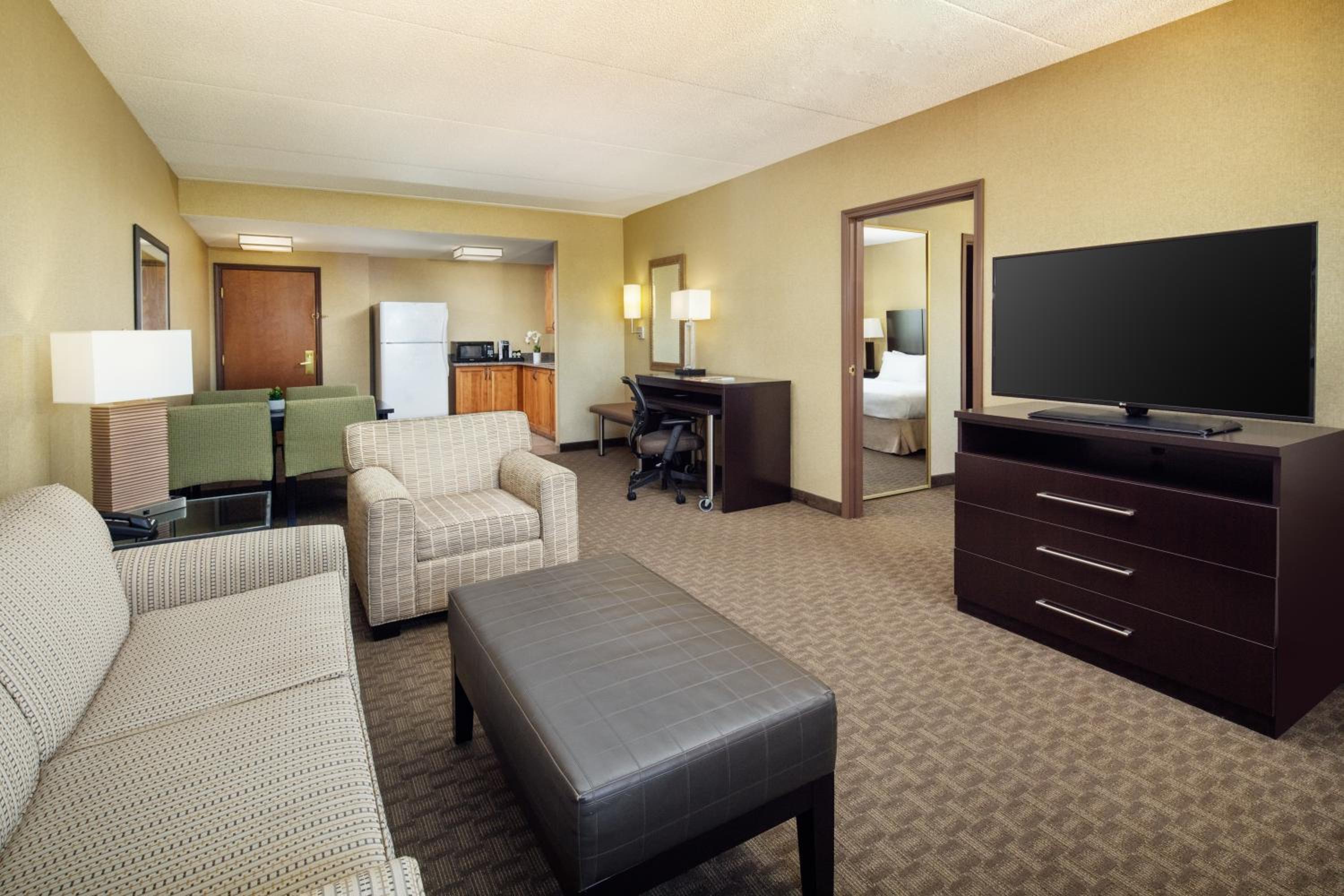 King Suite with Disability Access and Bathtub - Non Smoking photo 2