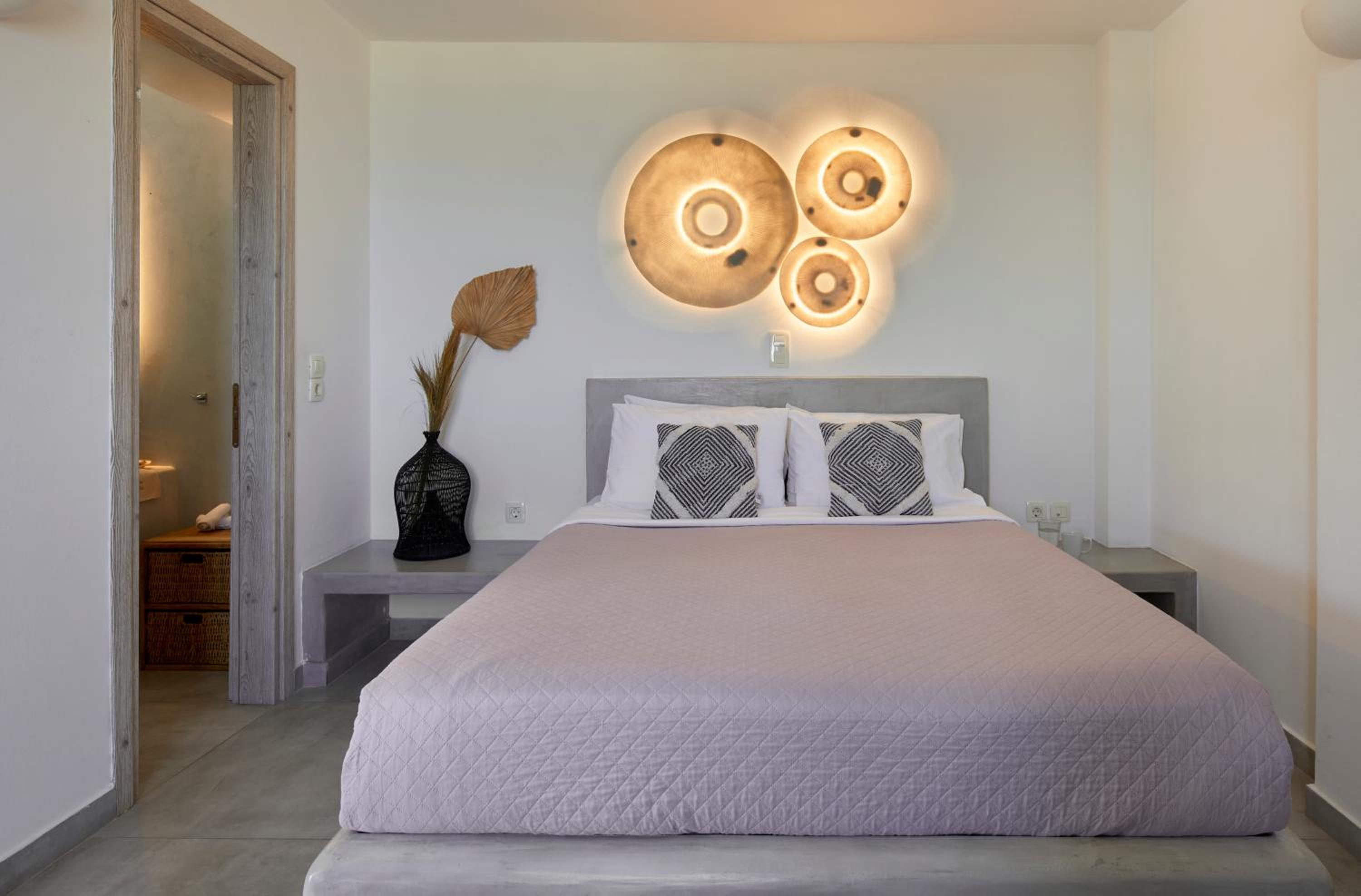 Aurora Suite with outdoor hot tub