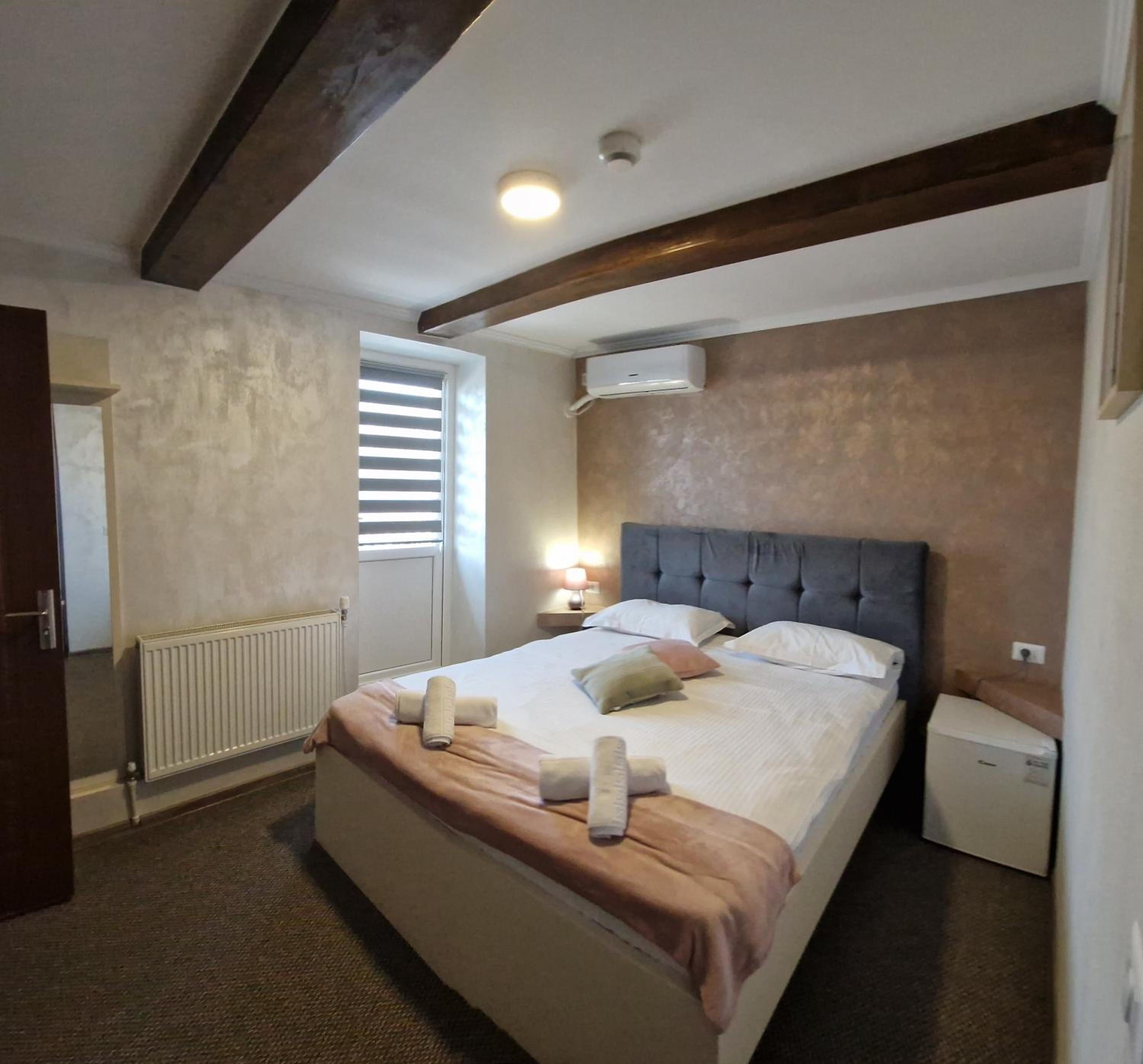 Double Room - Photo 3