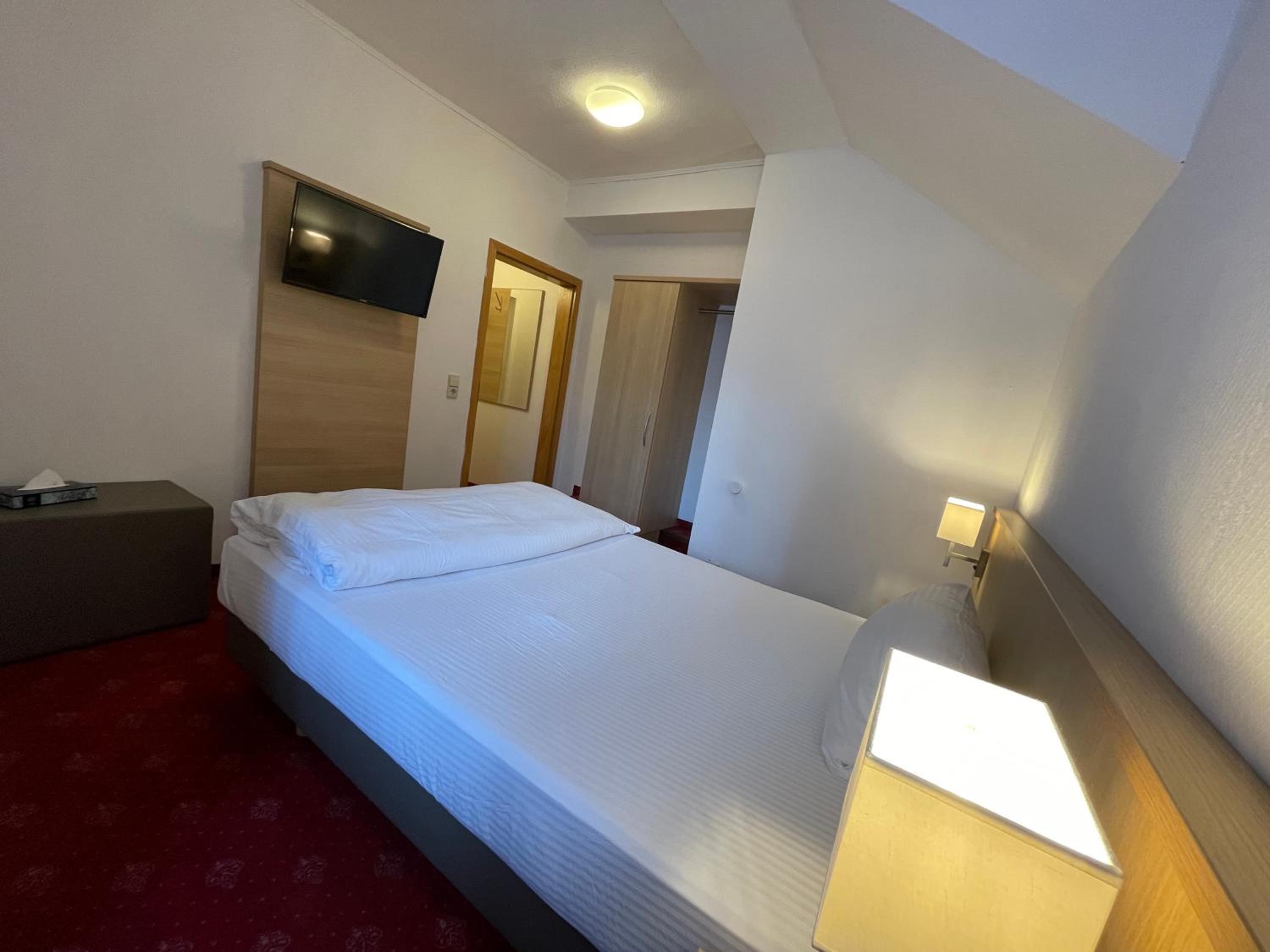 Single Room - Photo 3