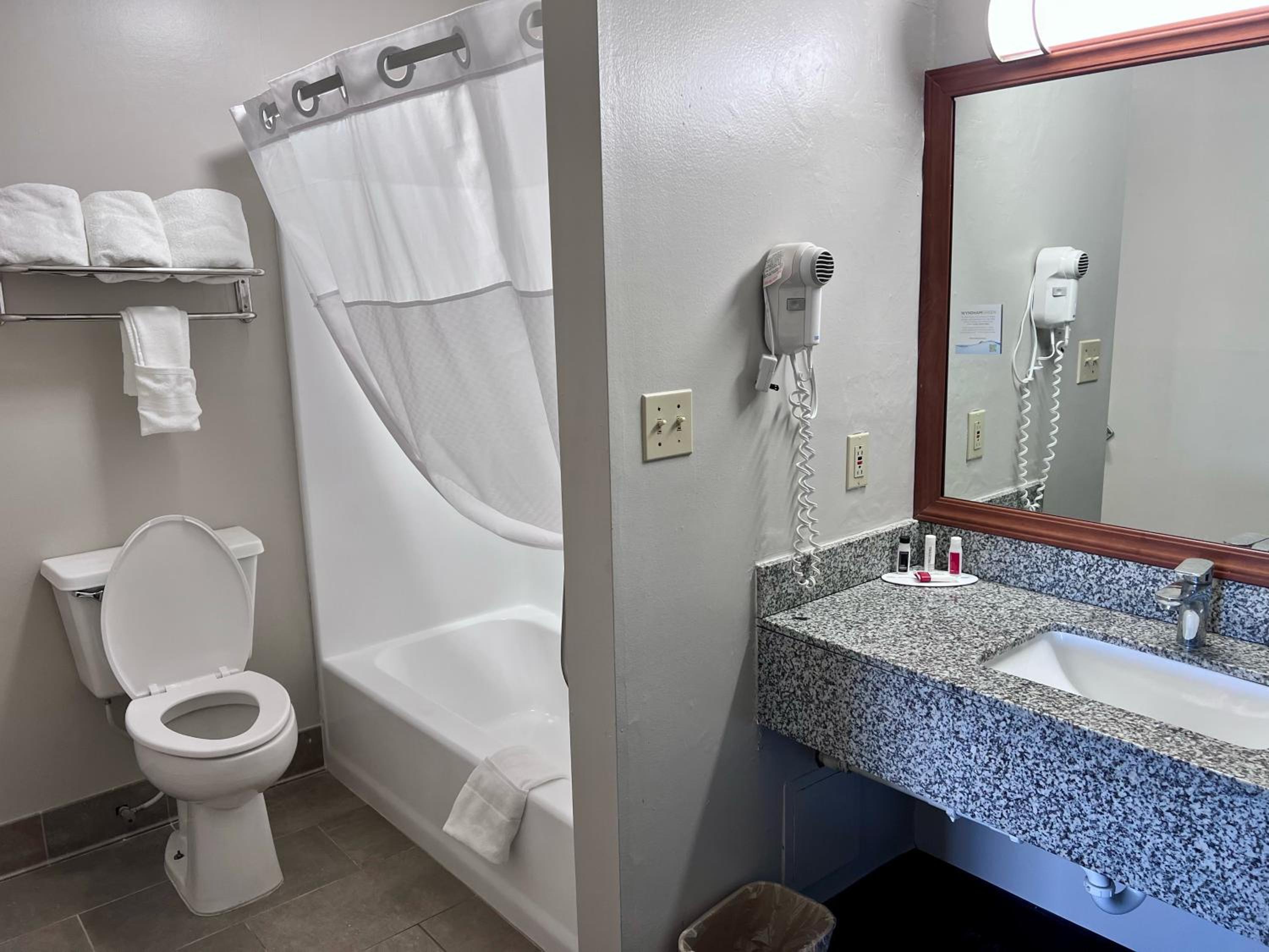 King Room - Disability Access/Non-Smoking - Photo 3