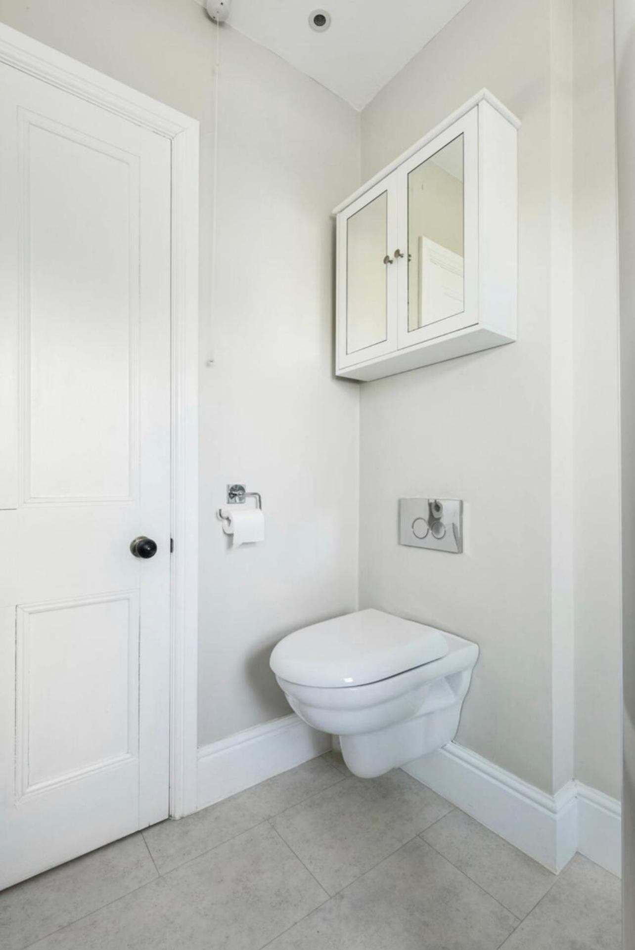 Double Room with Private Bathroom - Photo 17