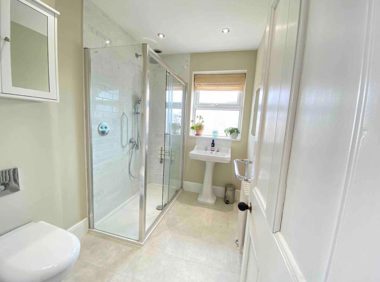Double Room with Private Bathroom - Photo 19