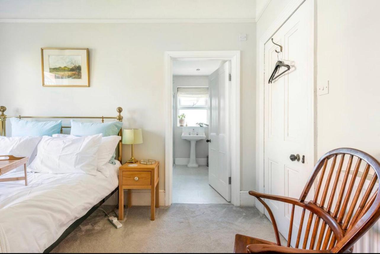 Double Room with Private Bathroom - Photo 1