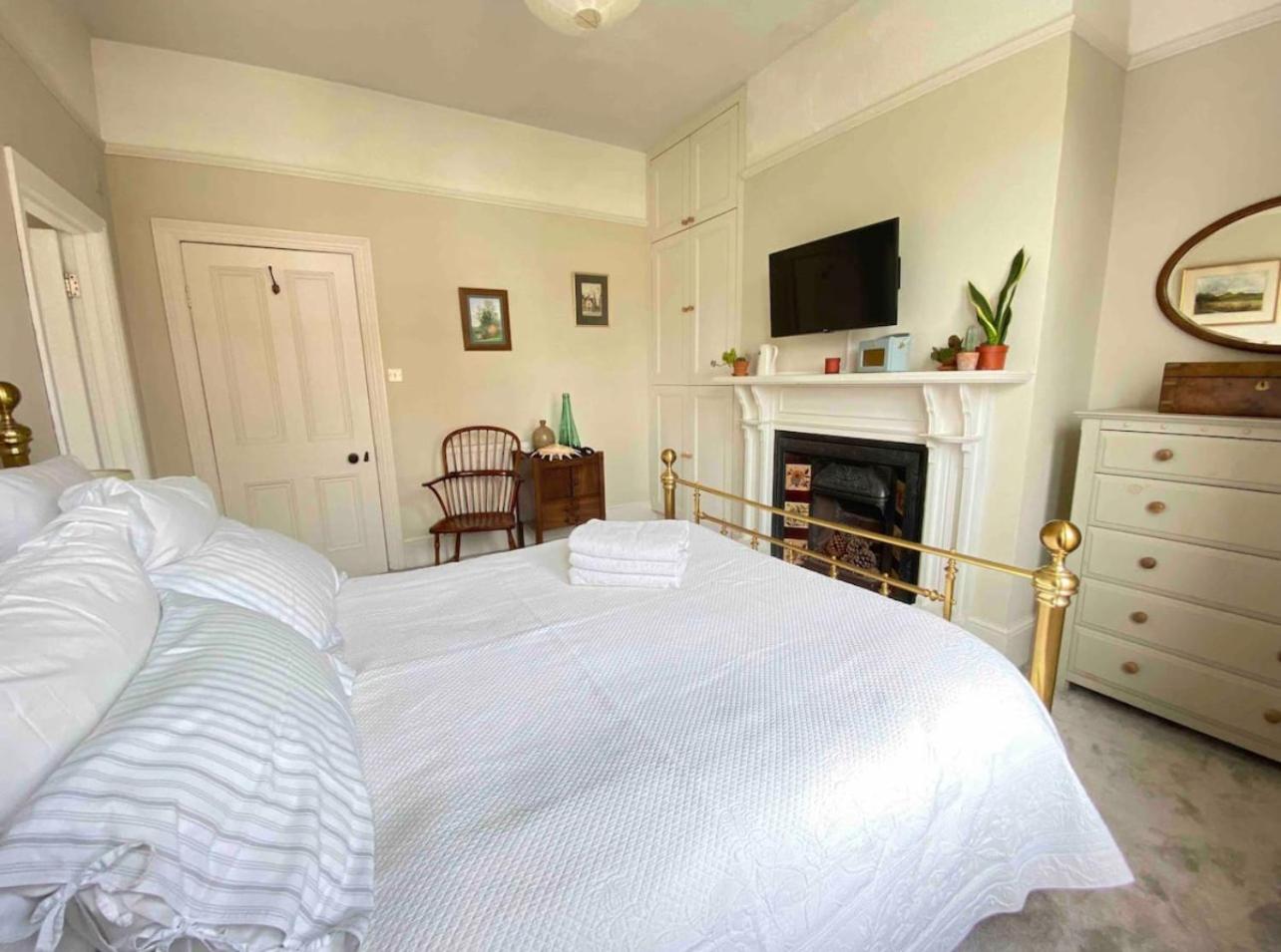 Double Room with Private Bathroom - Photo 9