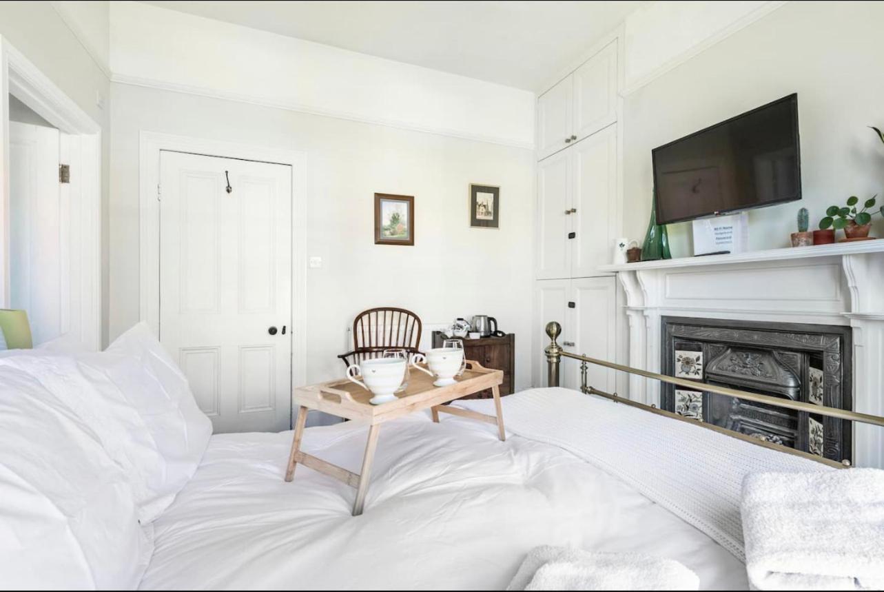 Double Room with Private Bathroom - Photo 11