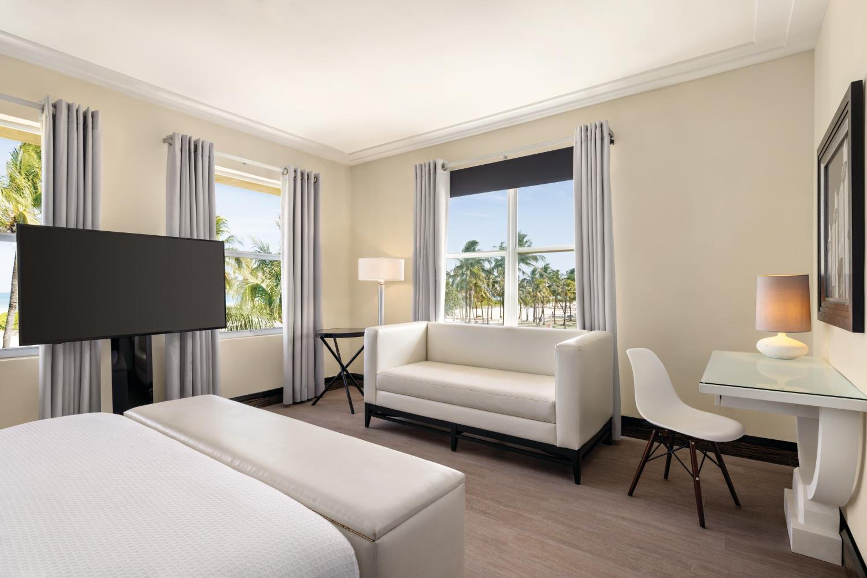 Waldorf Towers Suite photo 1