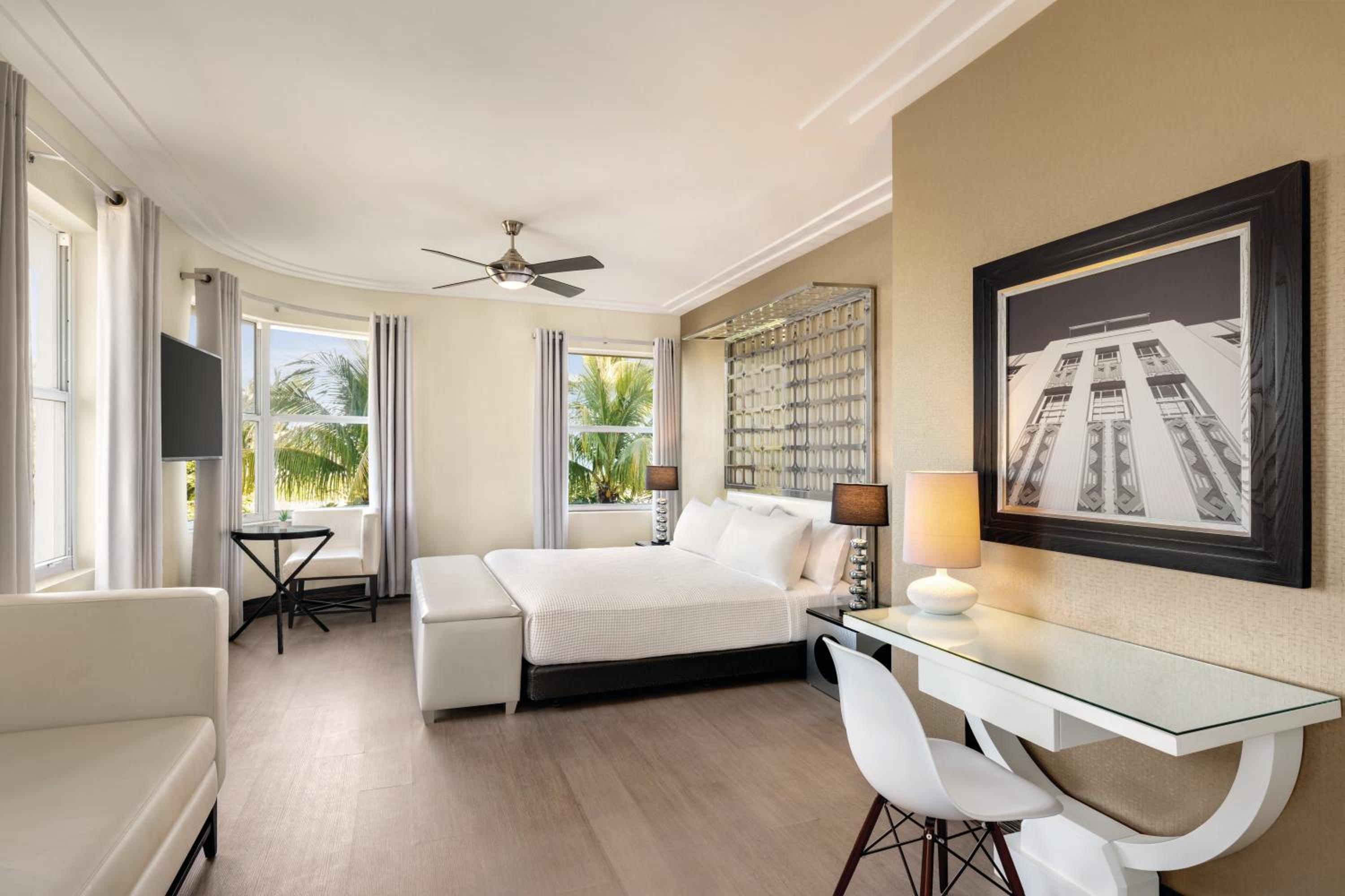Waldorf Towers Suite ADA photo 1