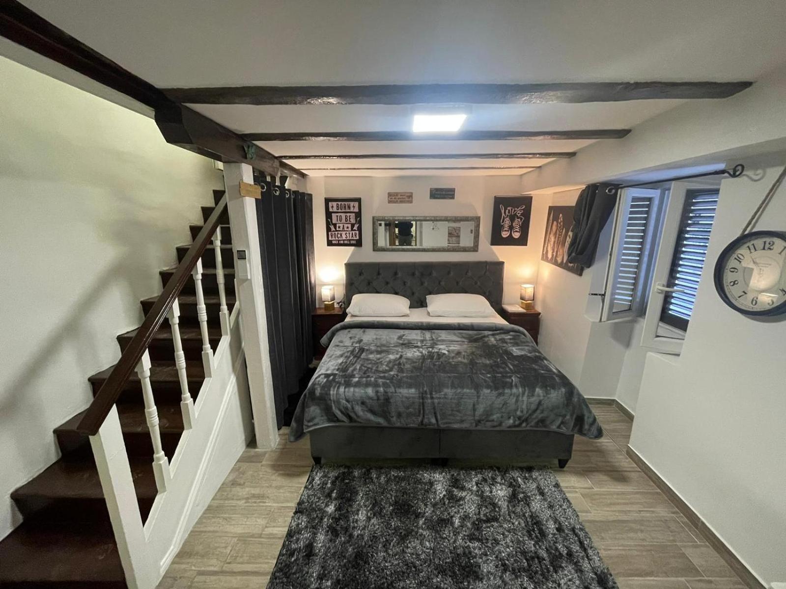 Studio Apartment photo 1