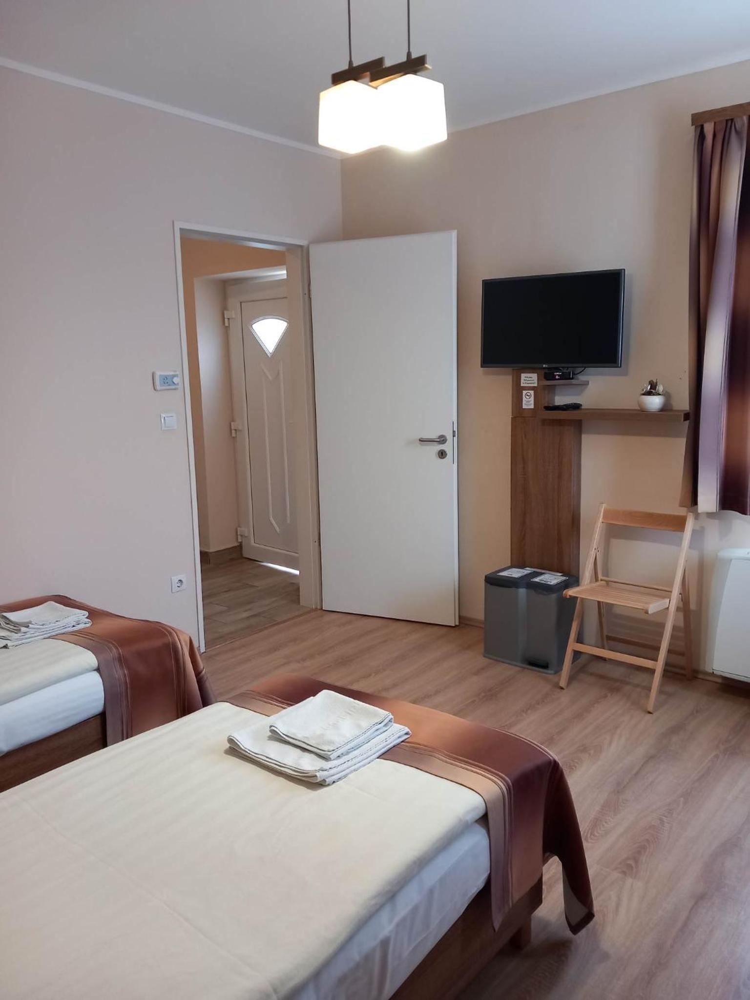 Double or Twin Room - Photo 10