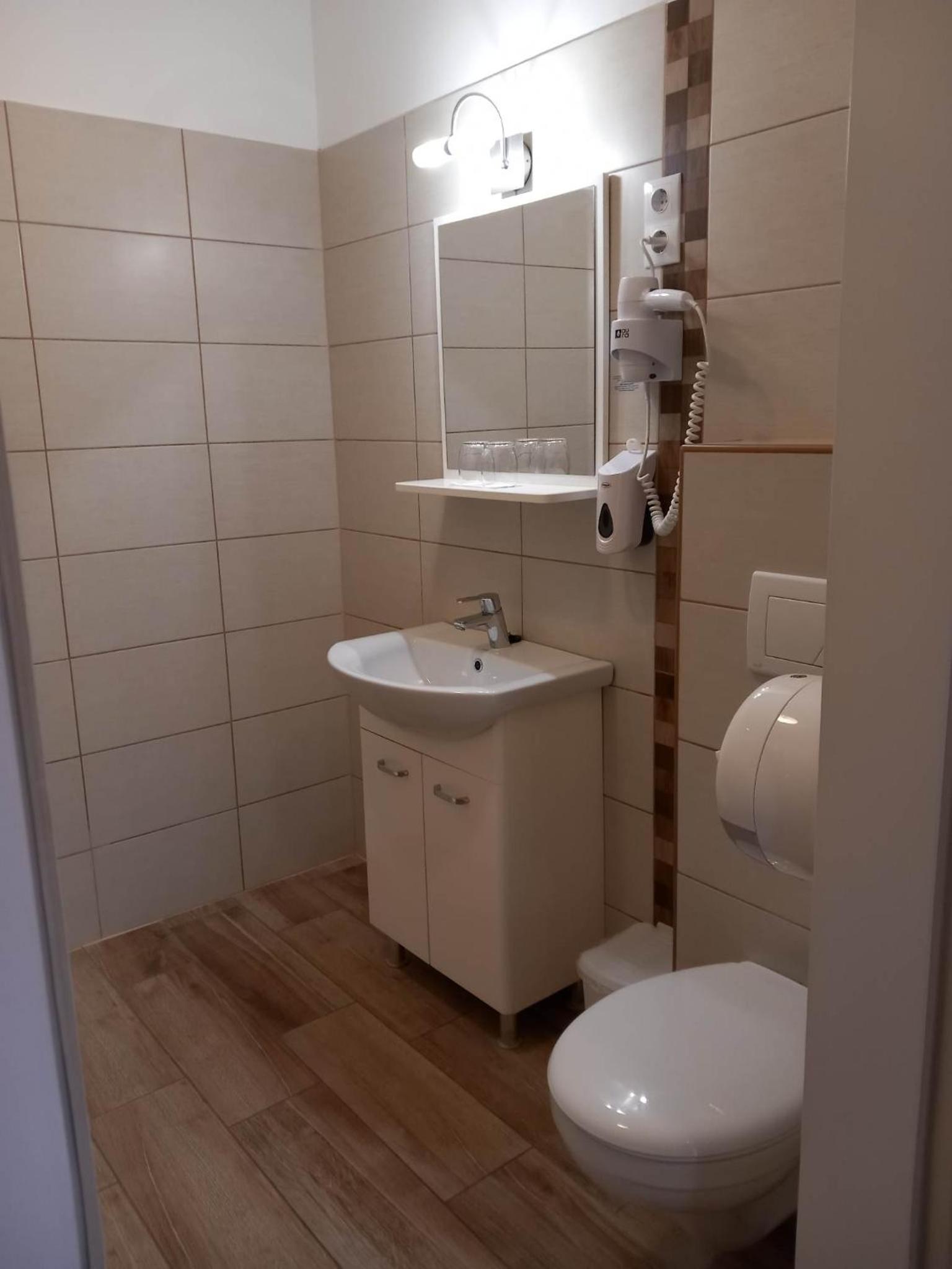 Double or Twin Room - Photo 4