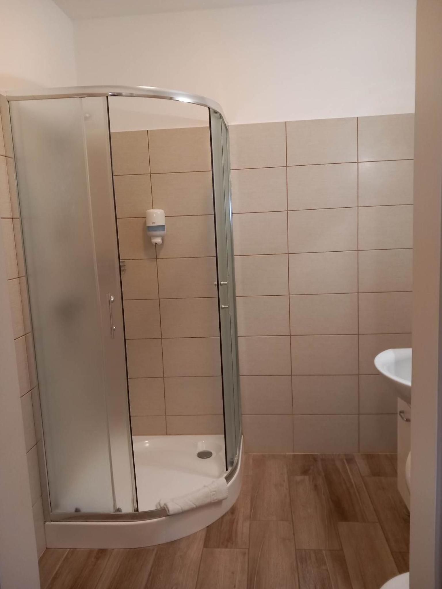 Double or Twin Room - Photo 3
