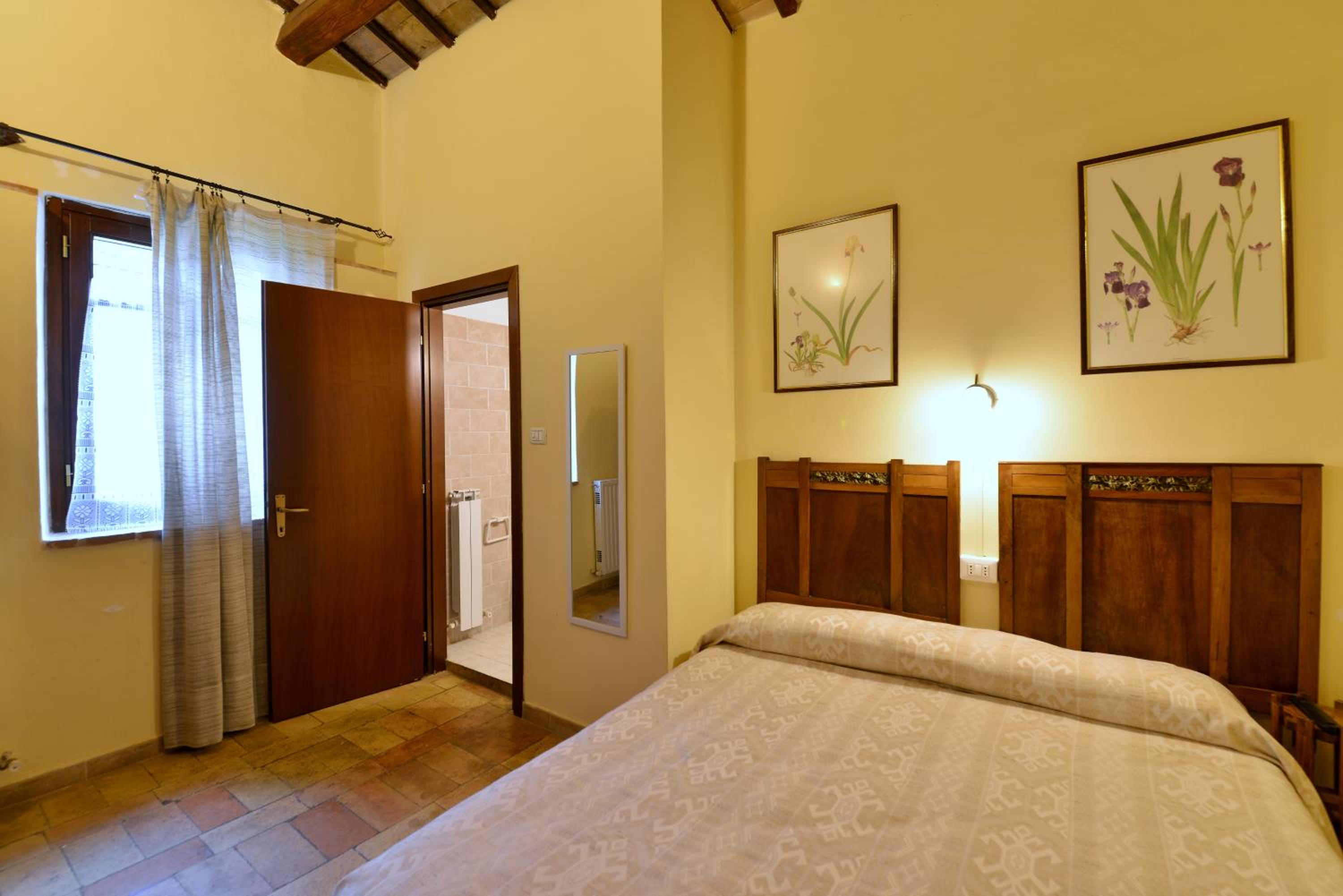Double Room - Photo 8
