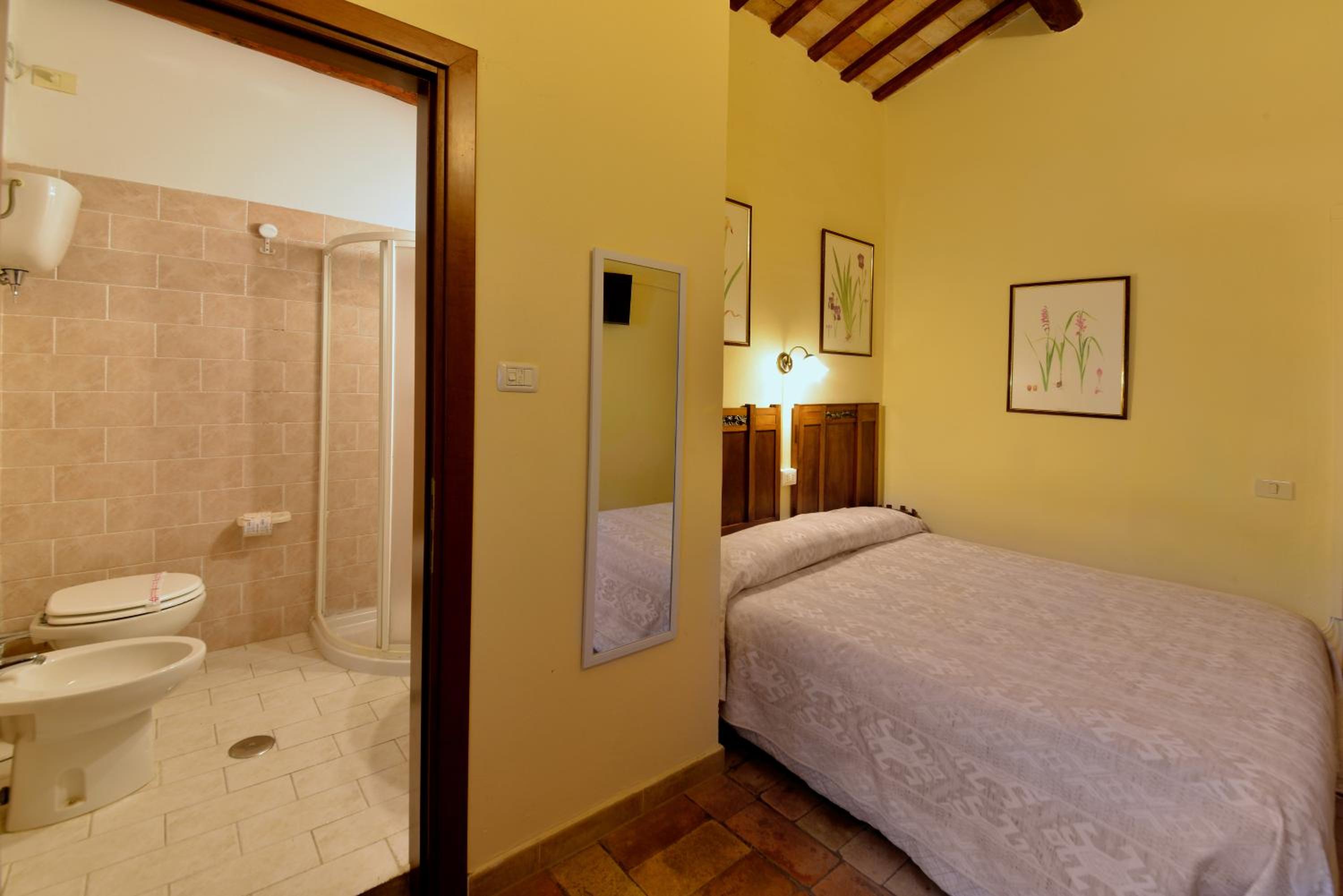 Double Room - Photo 7