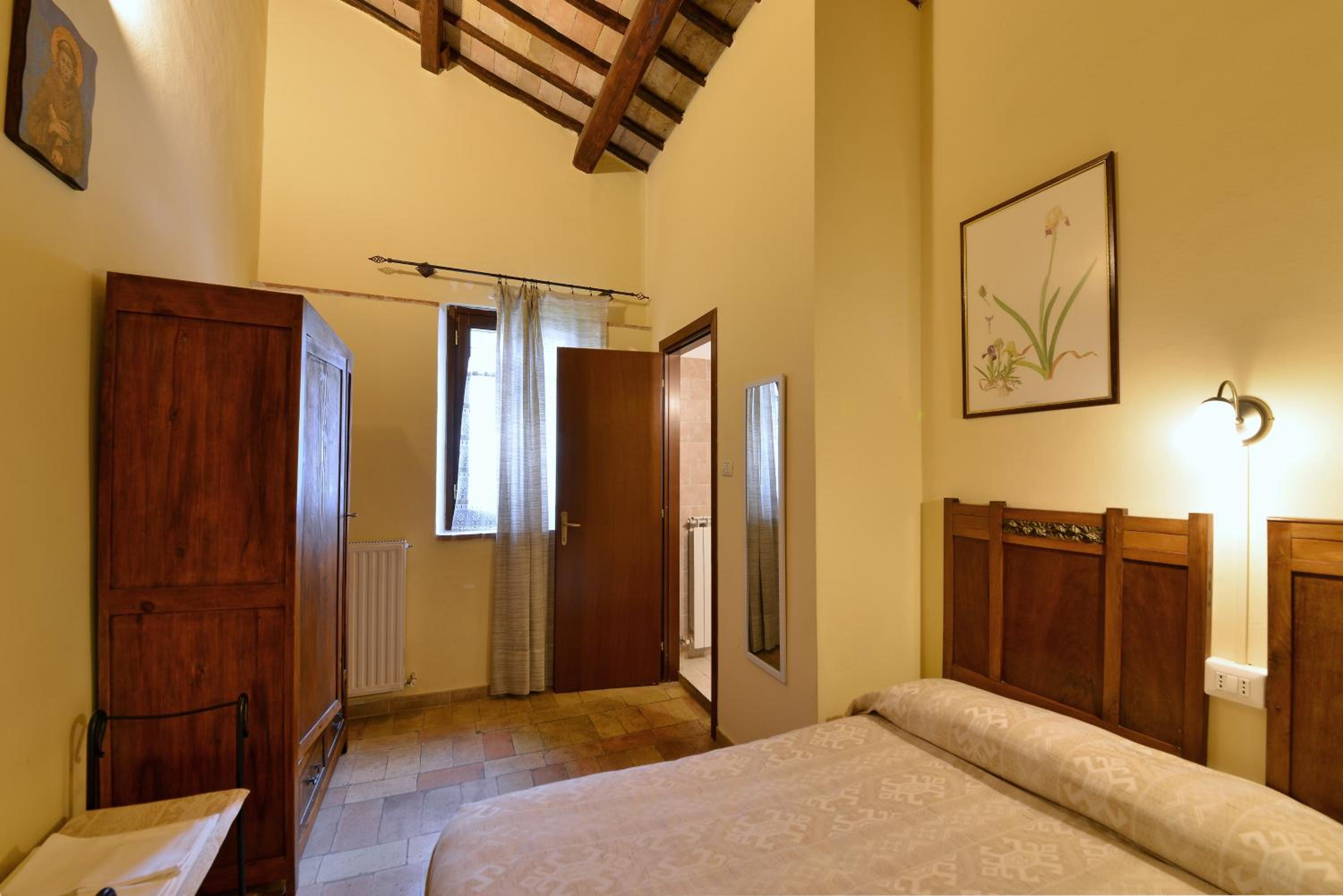 Double Room - Photo 9