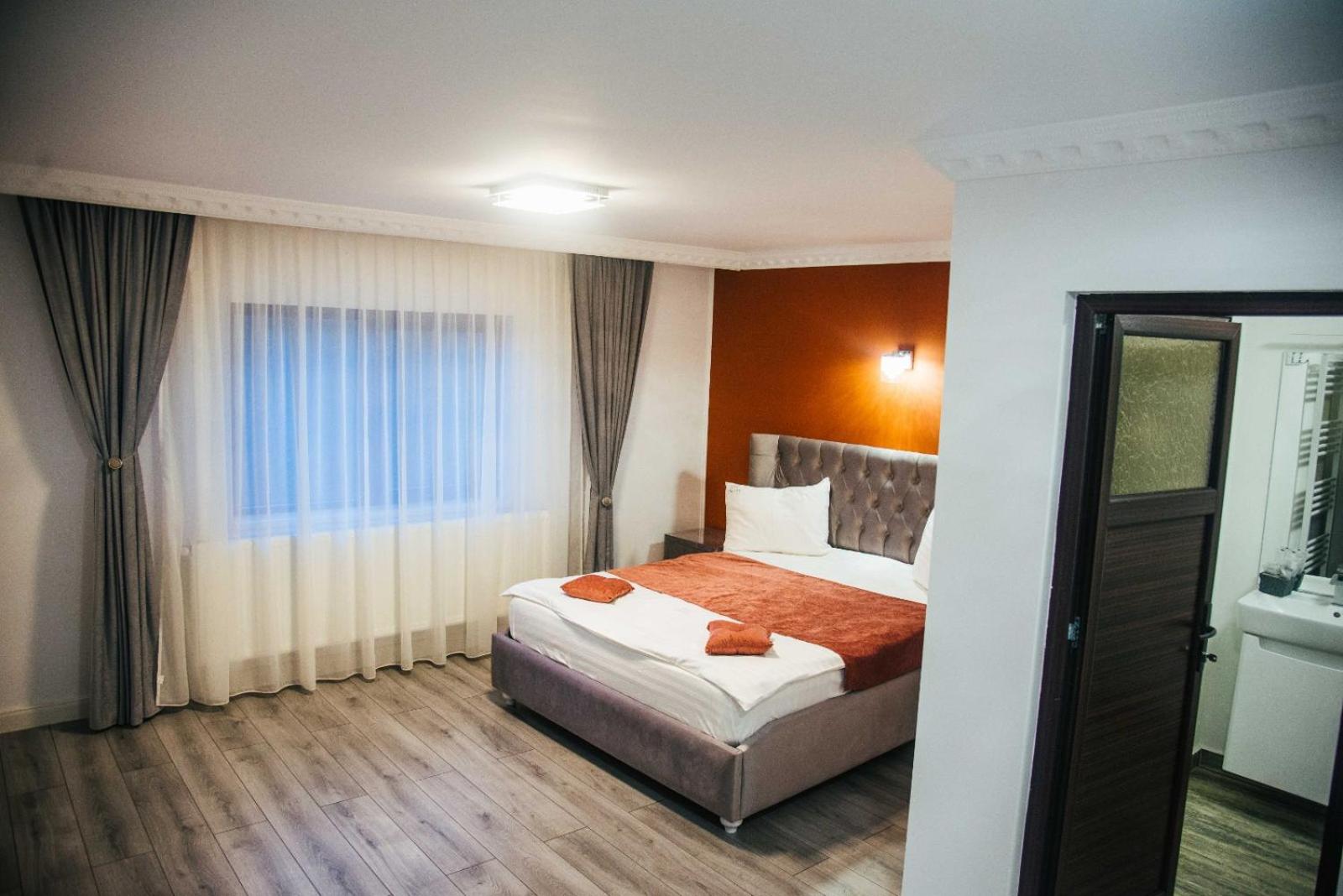 Triple Room with Private Bathroom photo 3