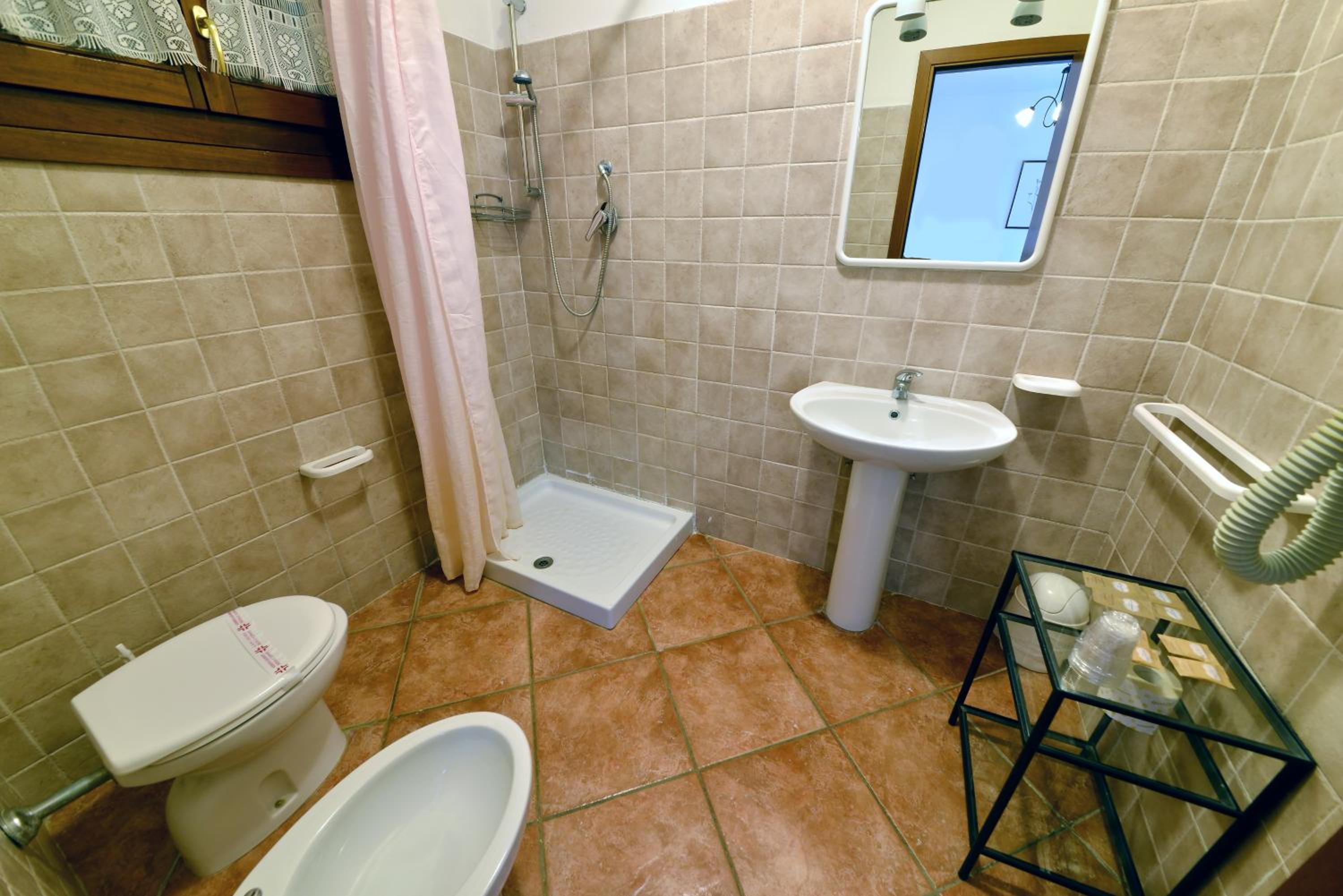 Quadruple Room - Photo 8