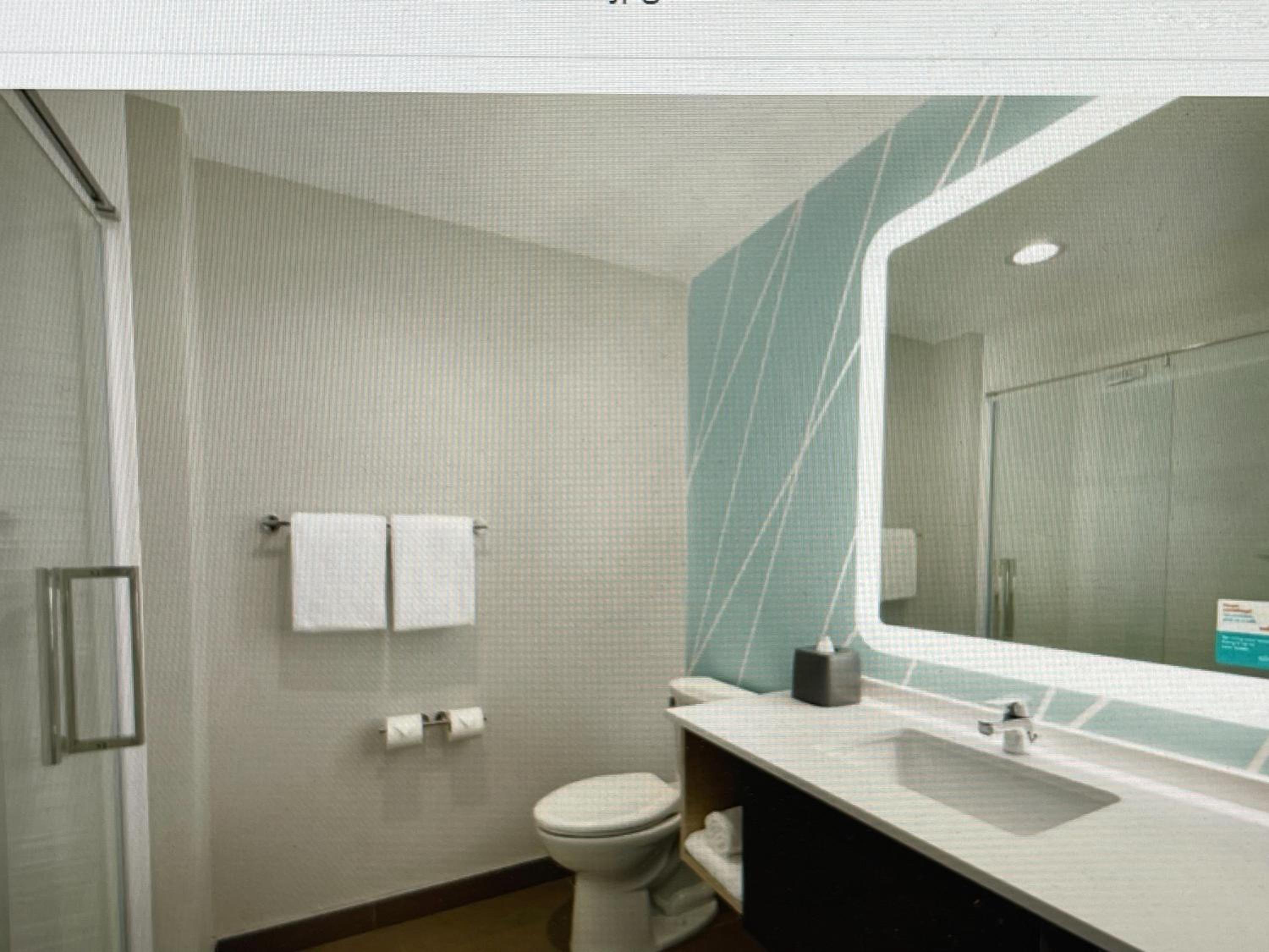 Standard Queen Room with Two Queen Beds and Roll-In Shower - Mobility Access - Photo 4