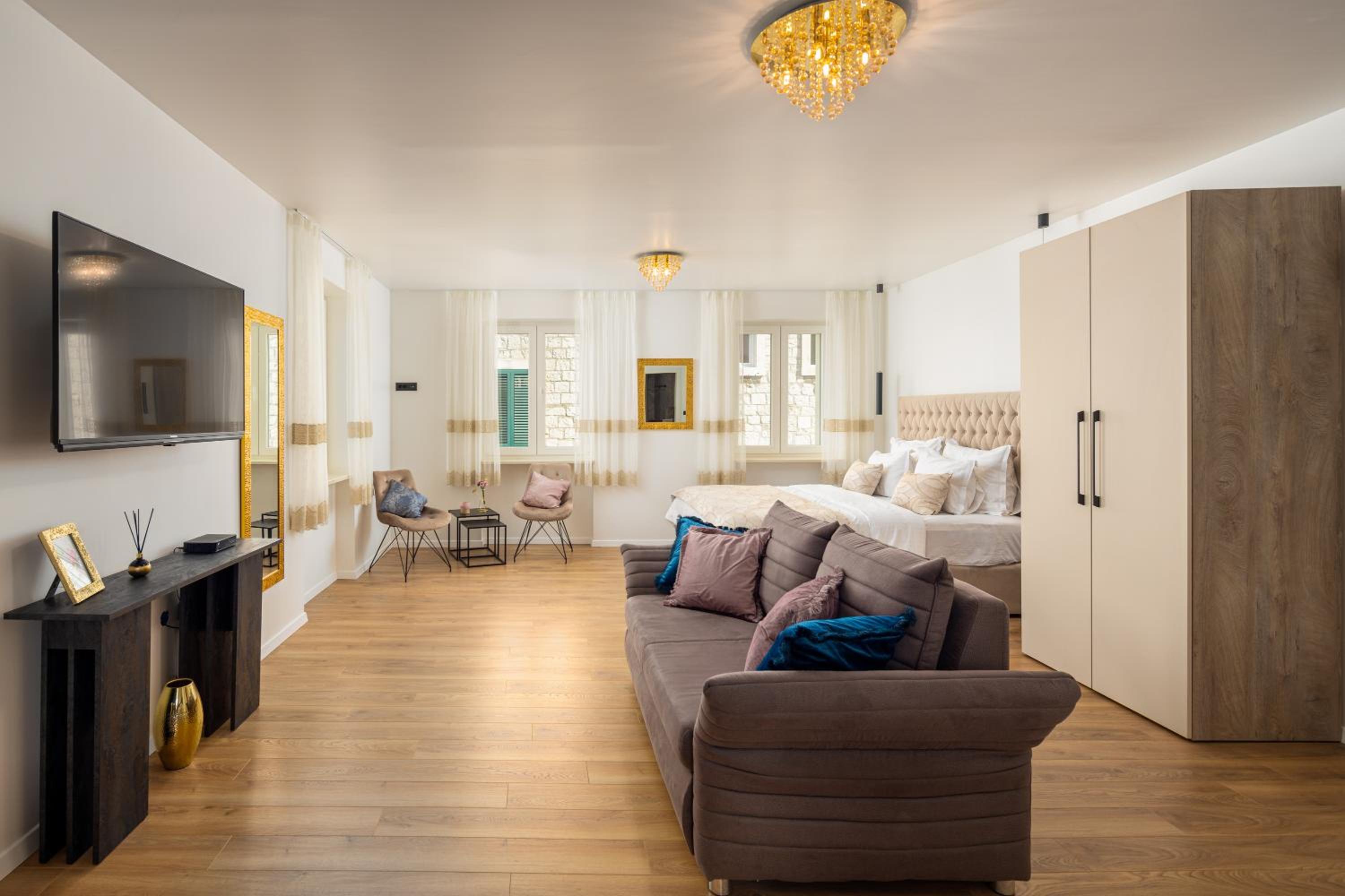 Deluxe Apartment